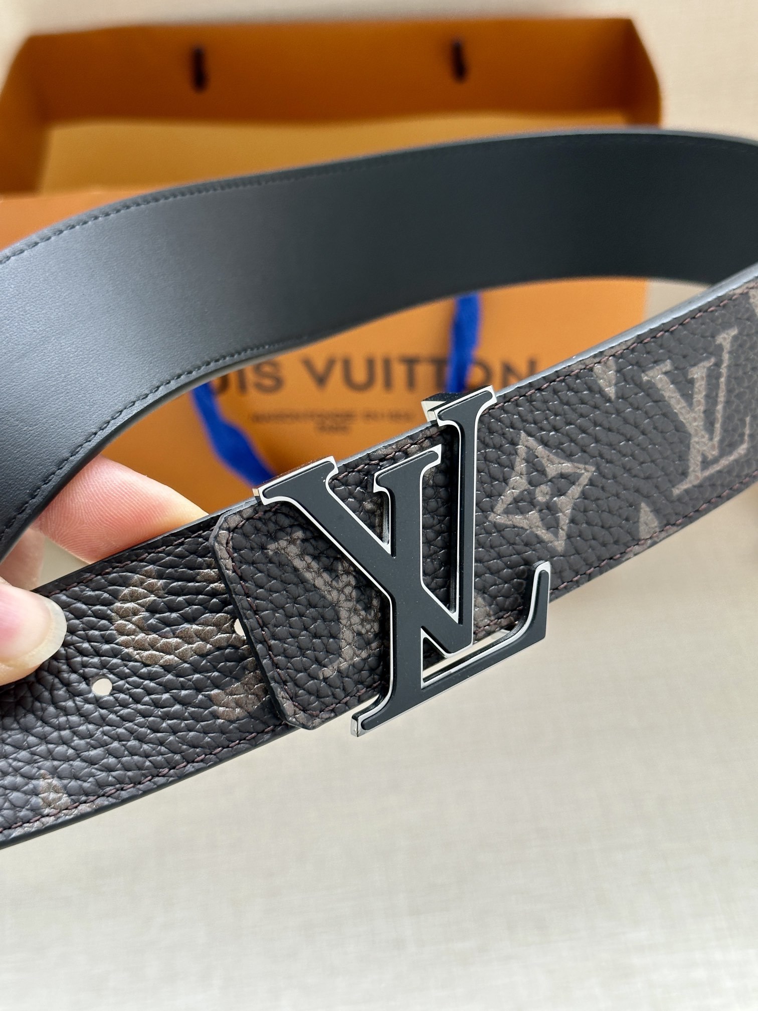 LVxSupreme联名合作款出货劲