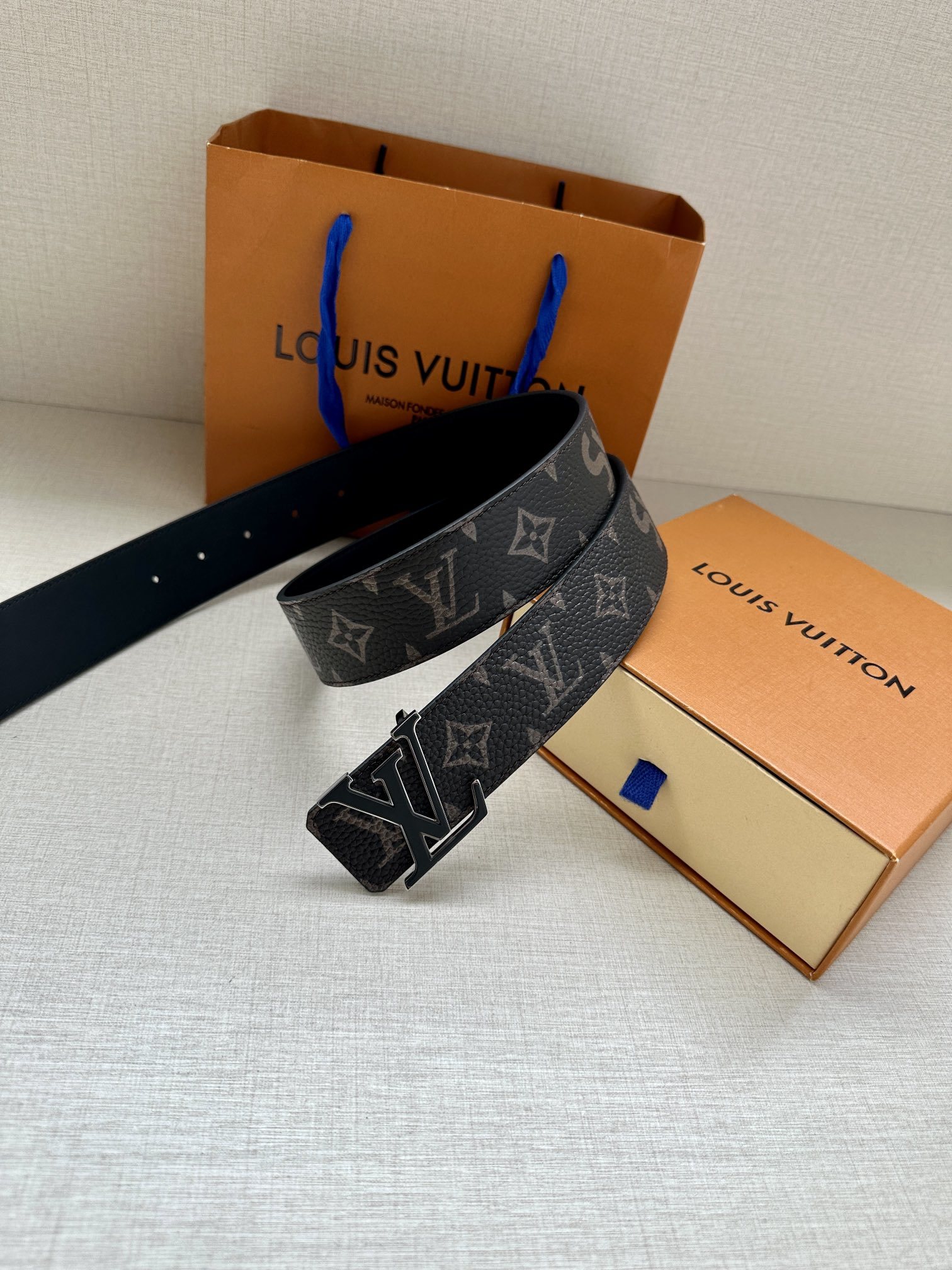 LVxSupreme联名合作款出货劲