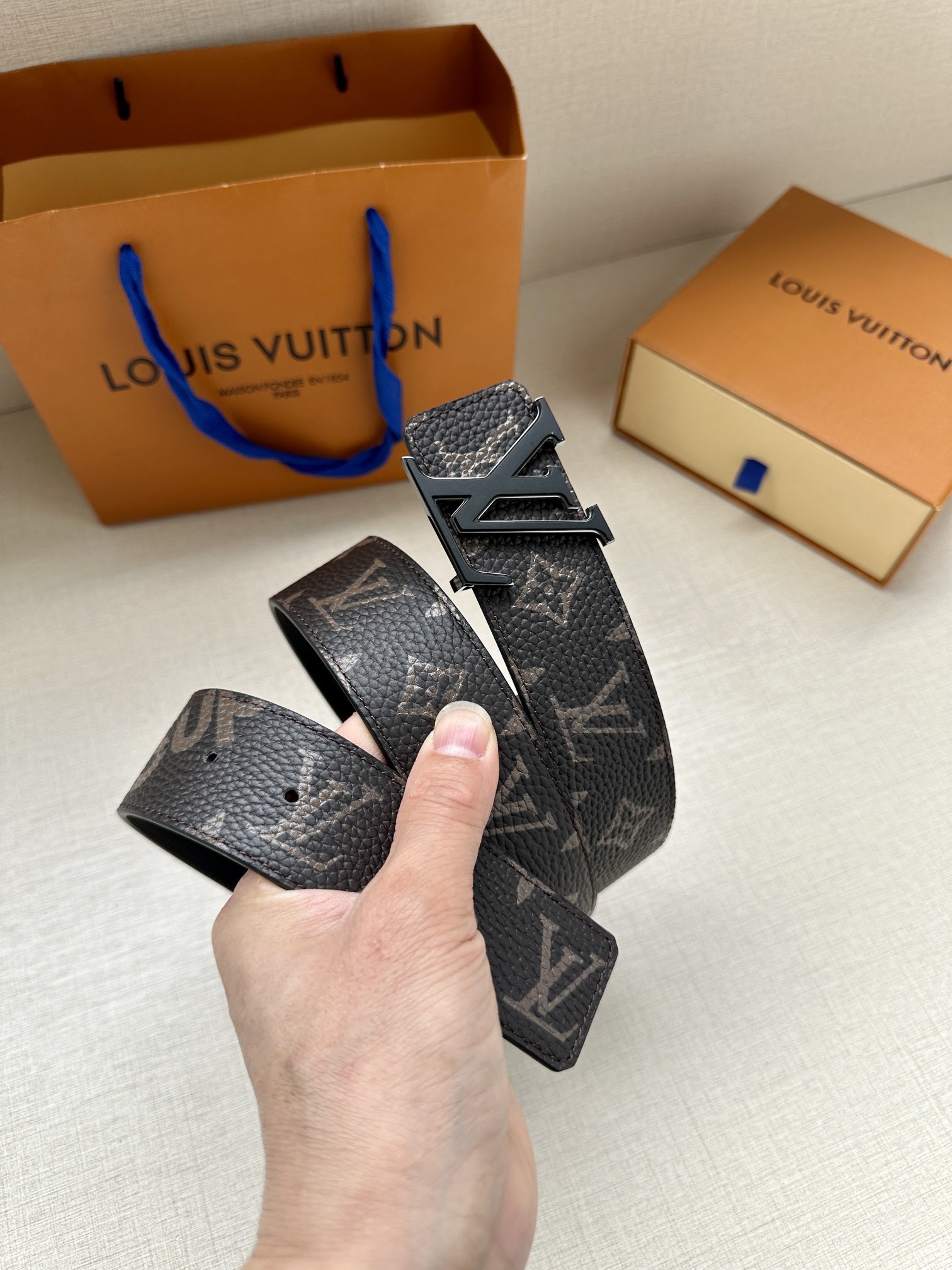 LVxSupreme联名合作款出货劲