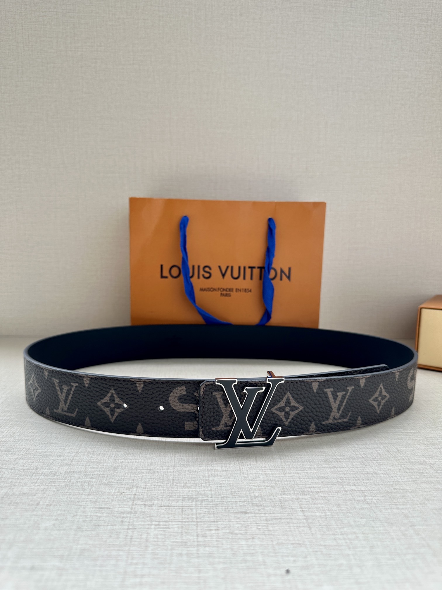 LVxSupreme联名合作款出货劲