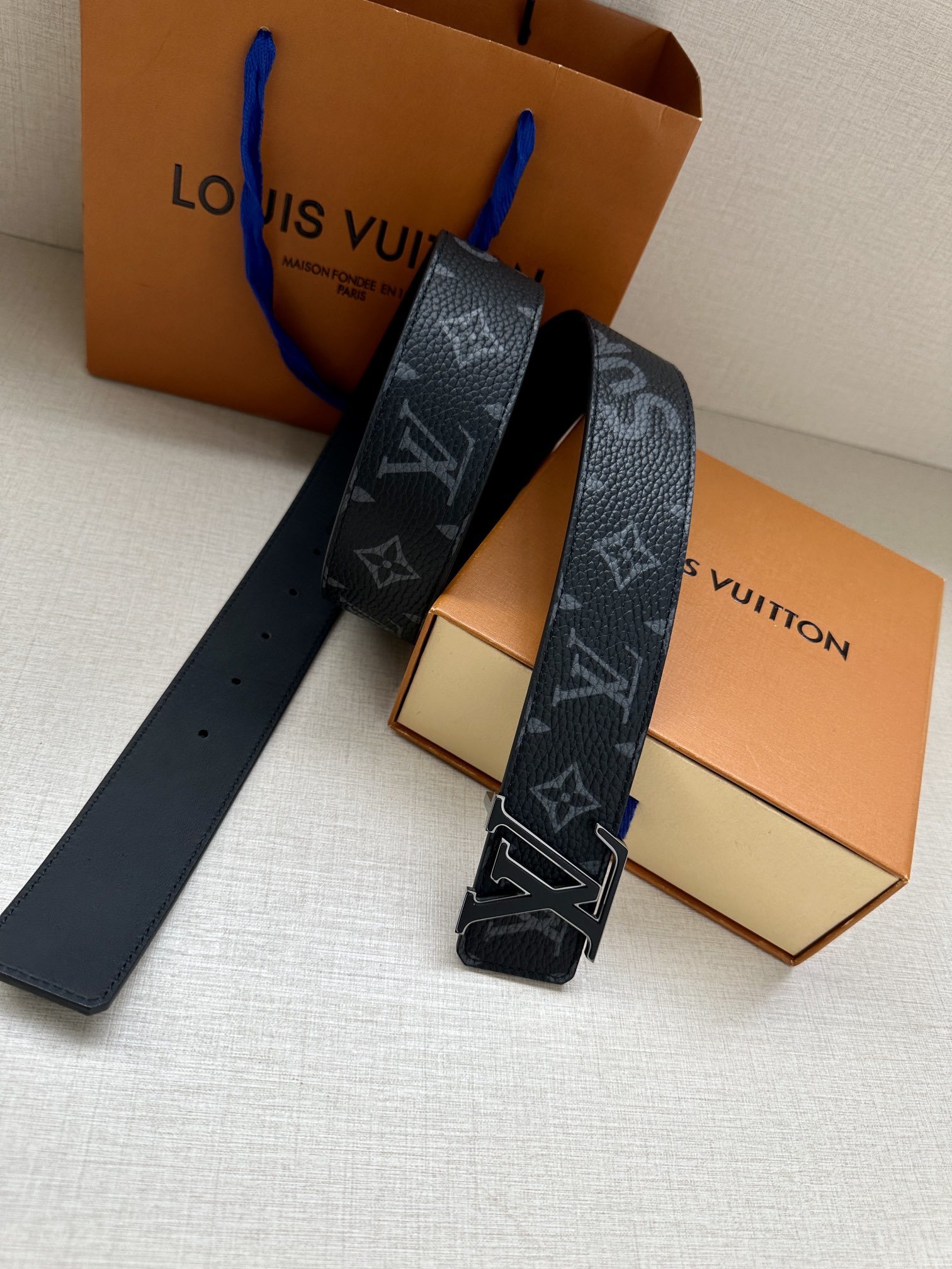 LVxSupreme联名合作款出货劲