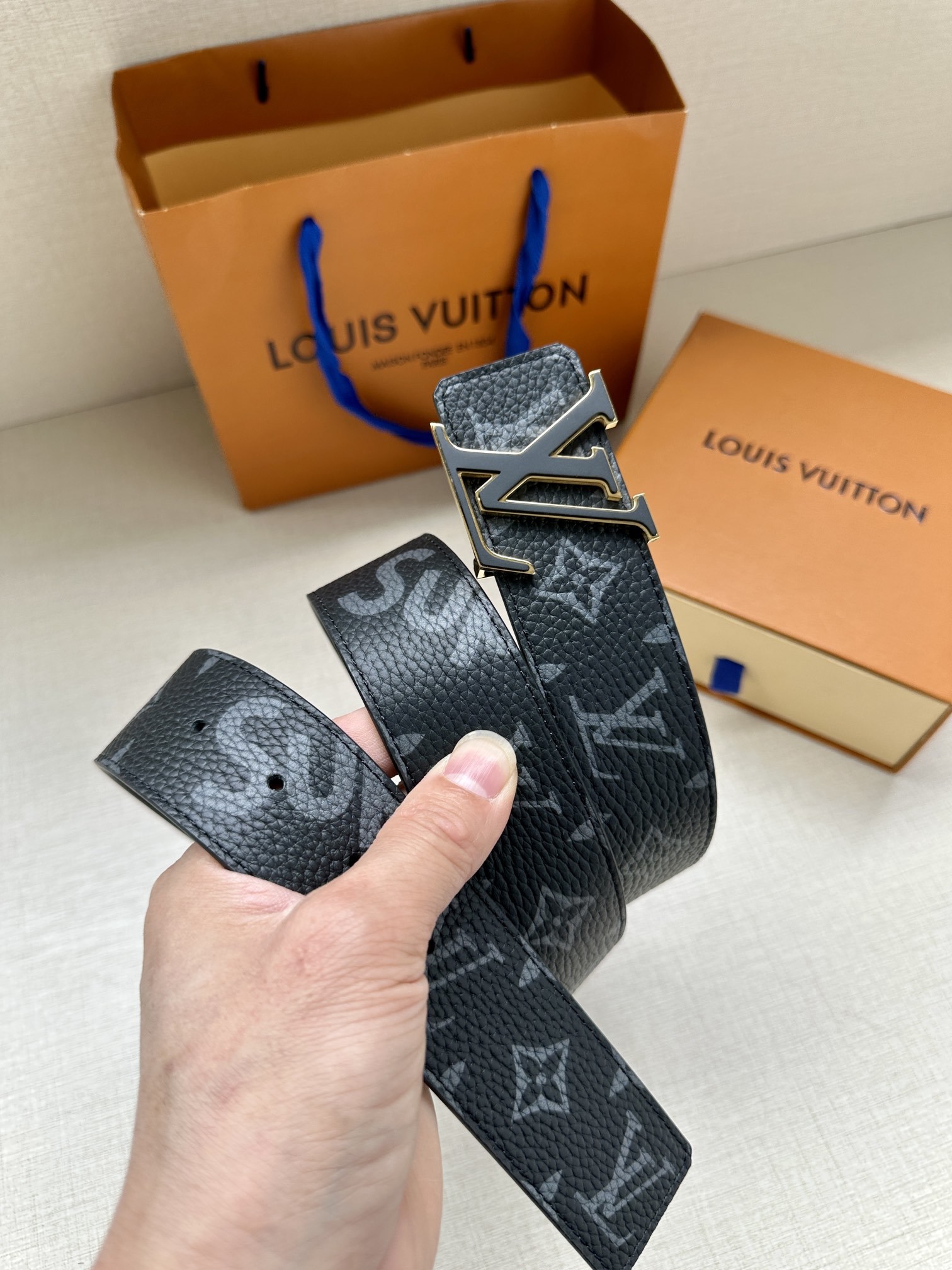 LVxSupreme联名合作款出货劲