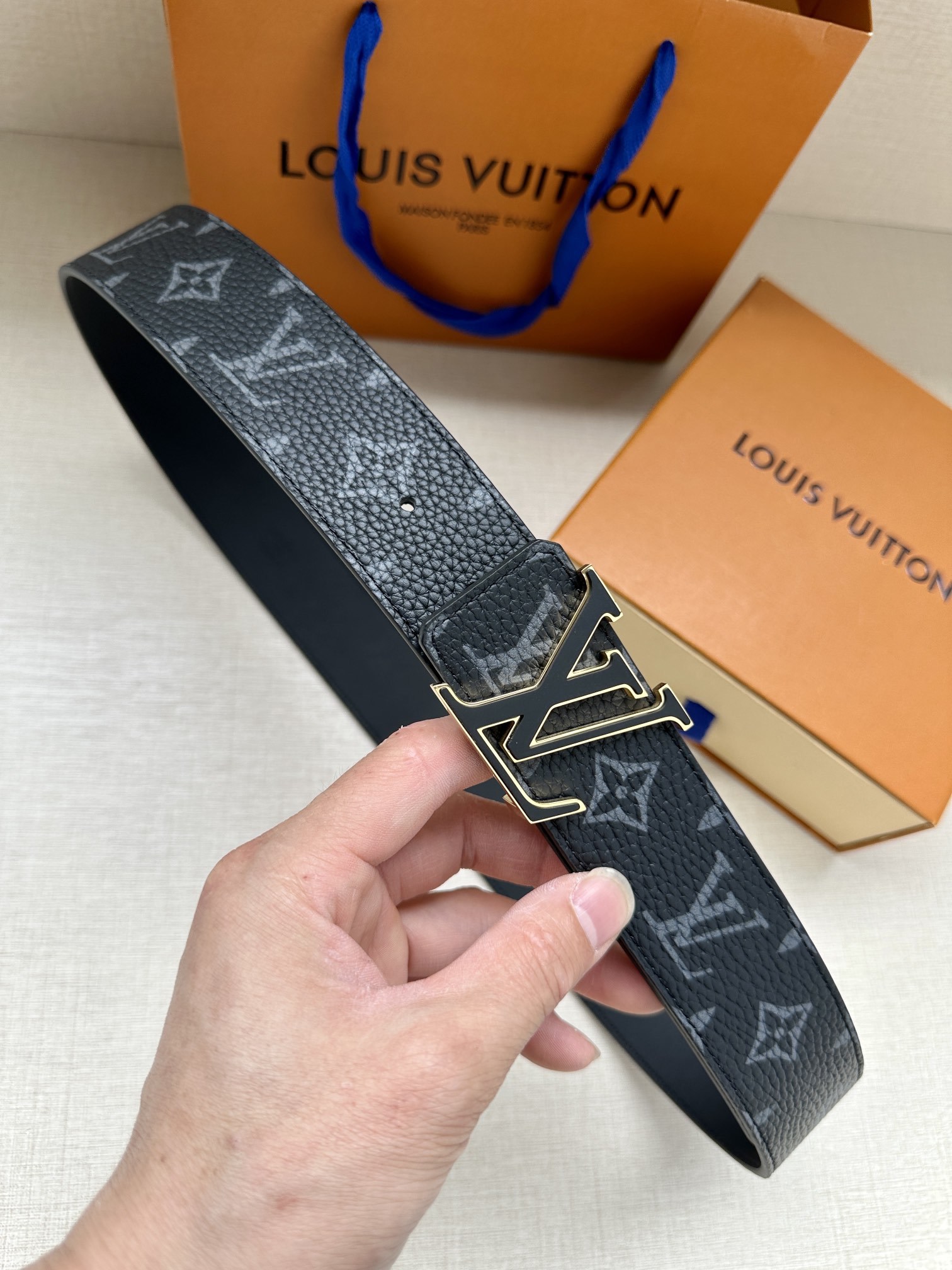 LVxSupreme联名合作款出货劲