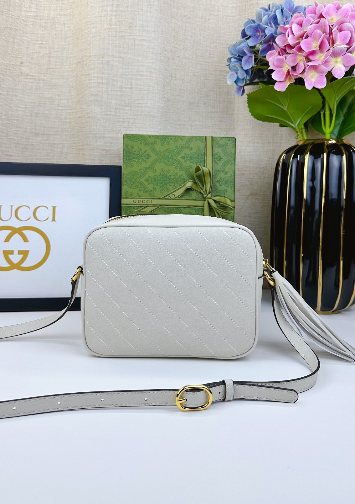 Gucci Blondie小号肩背包 - 精緻な白色レザーとNFC技術対応