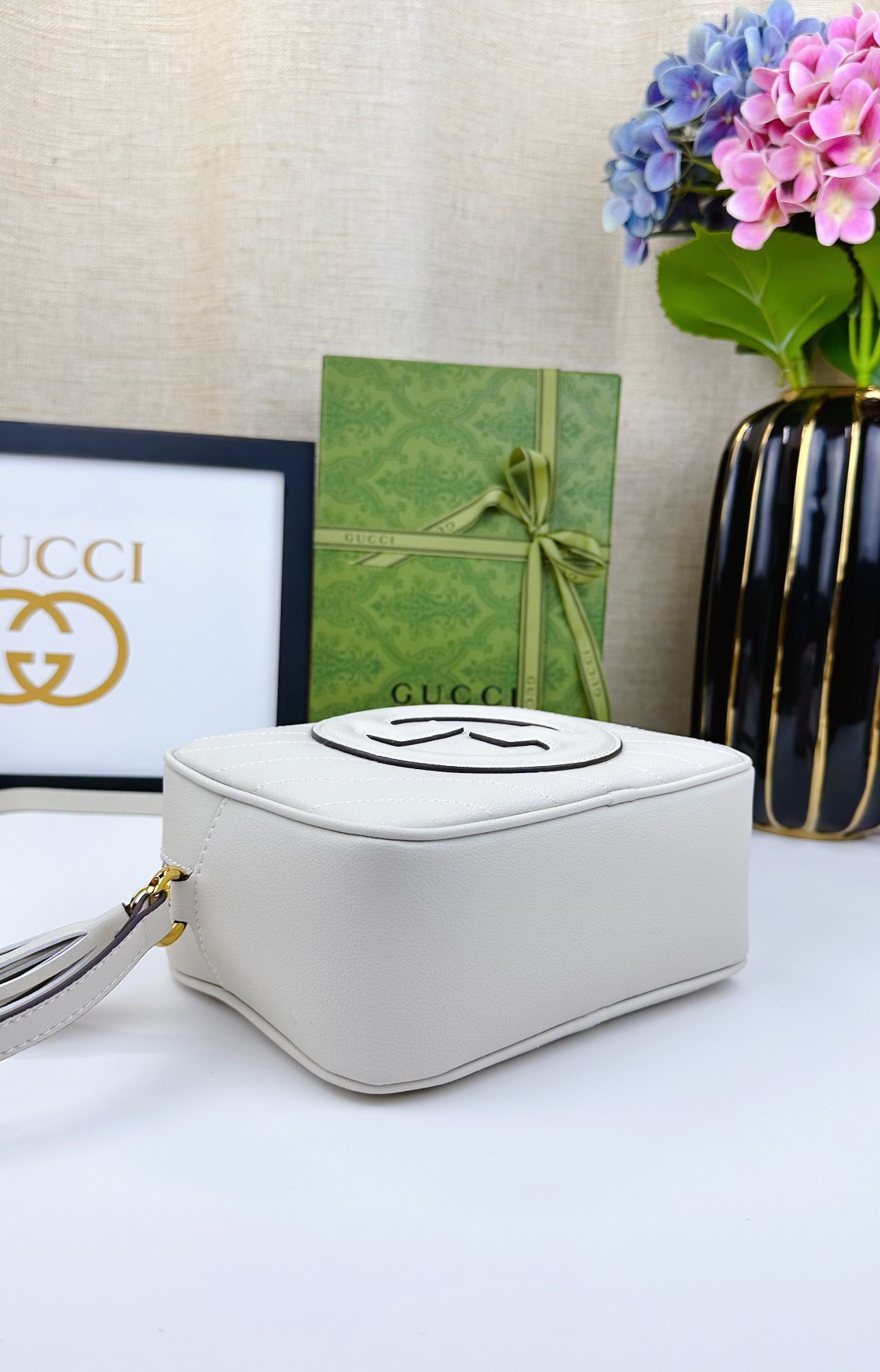 Gucci Blondie小号肩背包 - 精緻な白色レザーとNFC技術対応