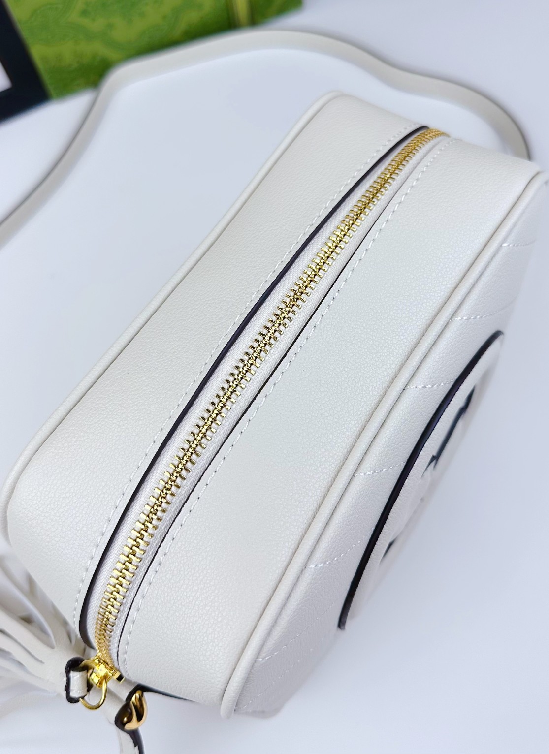 Gucci Blondie小号肩背包 - 精緻な白色レザーとNFC技術対応