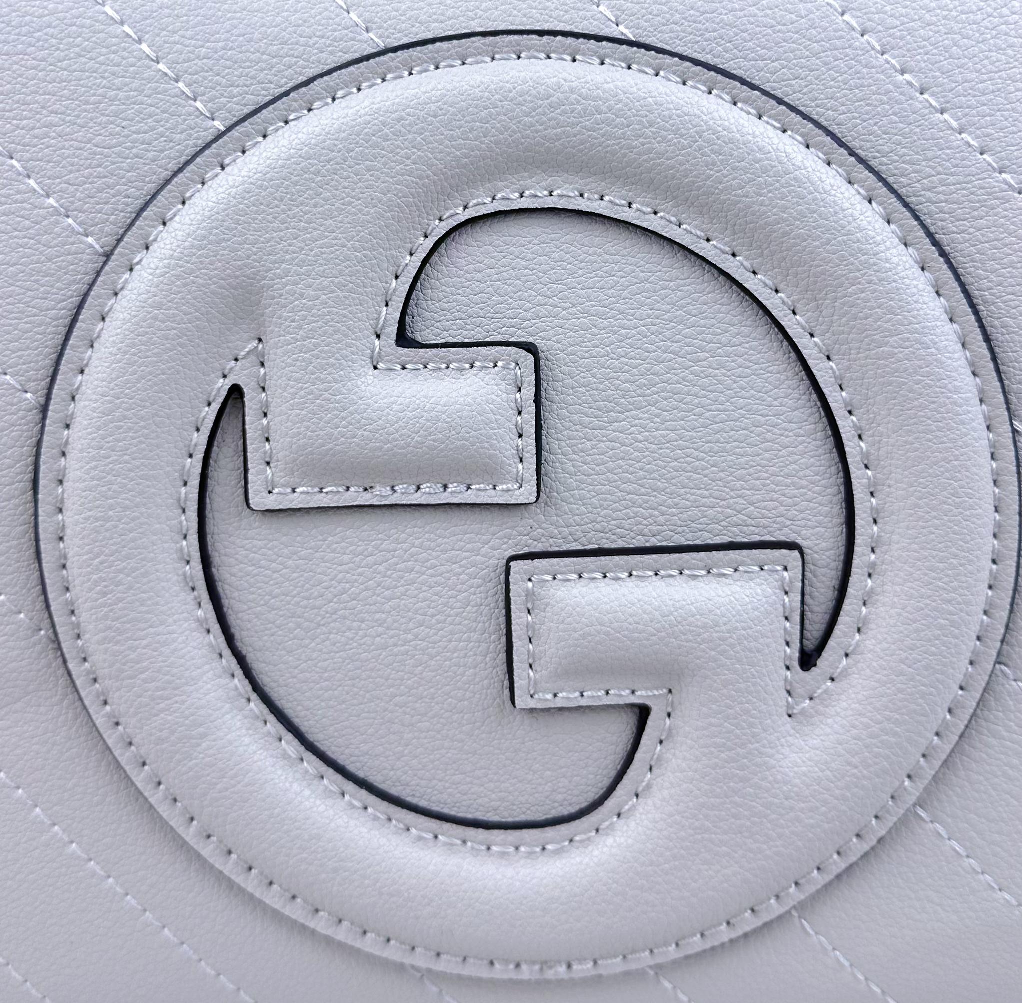 Gucci Blondie小号肩背包 - 精緻な白色レザーとNFC技術対応