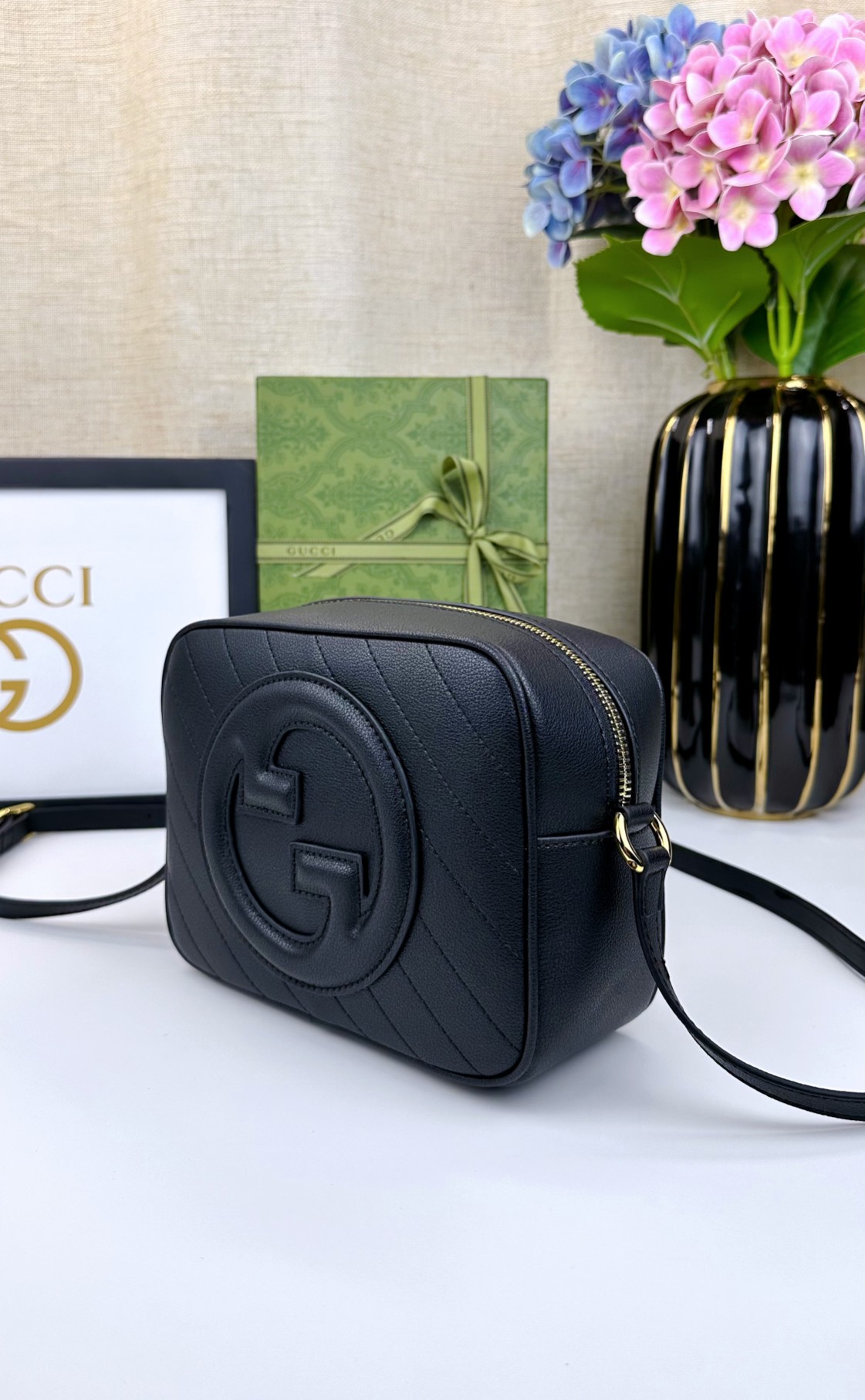 Gucci Blondie小号肩背包 - エレガントなラウンドデザインとNFC認証付き