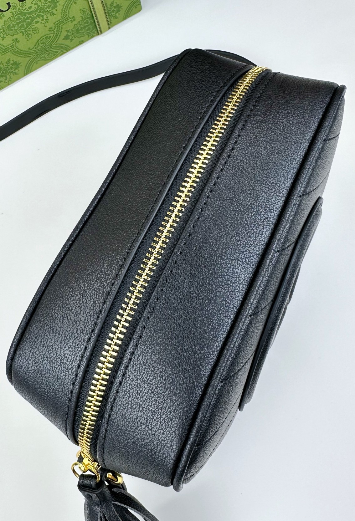 Gucci Blondie小号肩背包 - エレガントなラウンドデザインとNFC認証付き