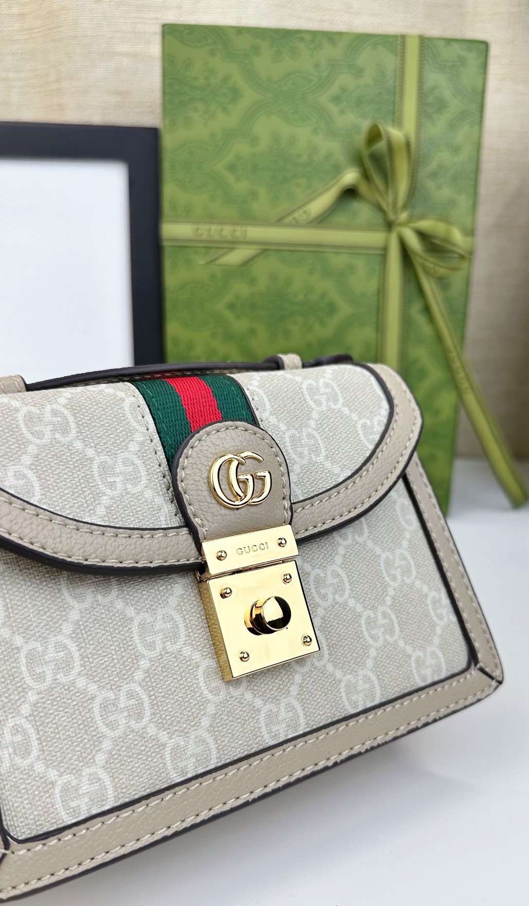 Supreme Ophidia Mini Shoulder Bag - クラシックなデザインと高級感