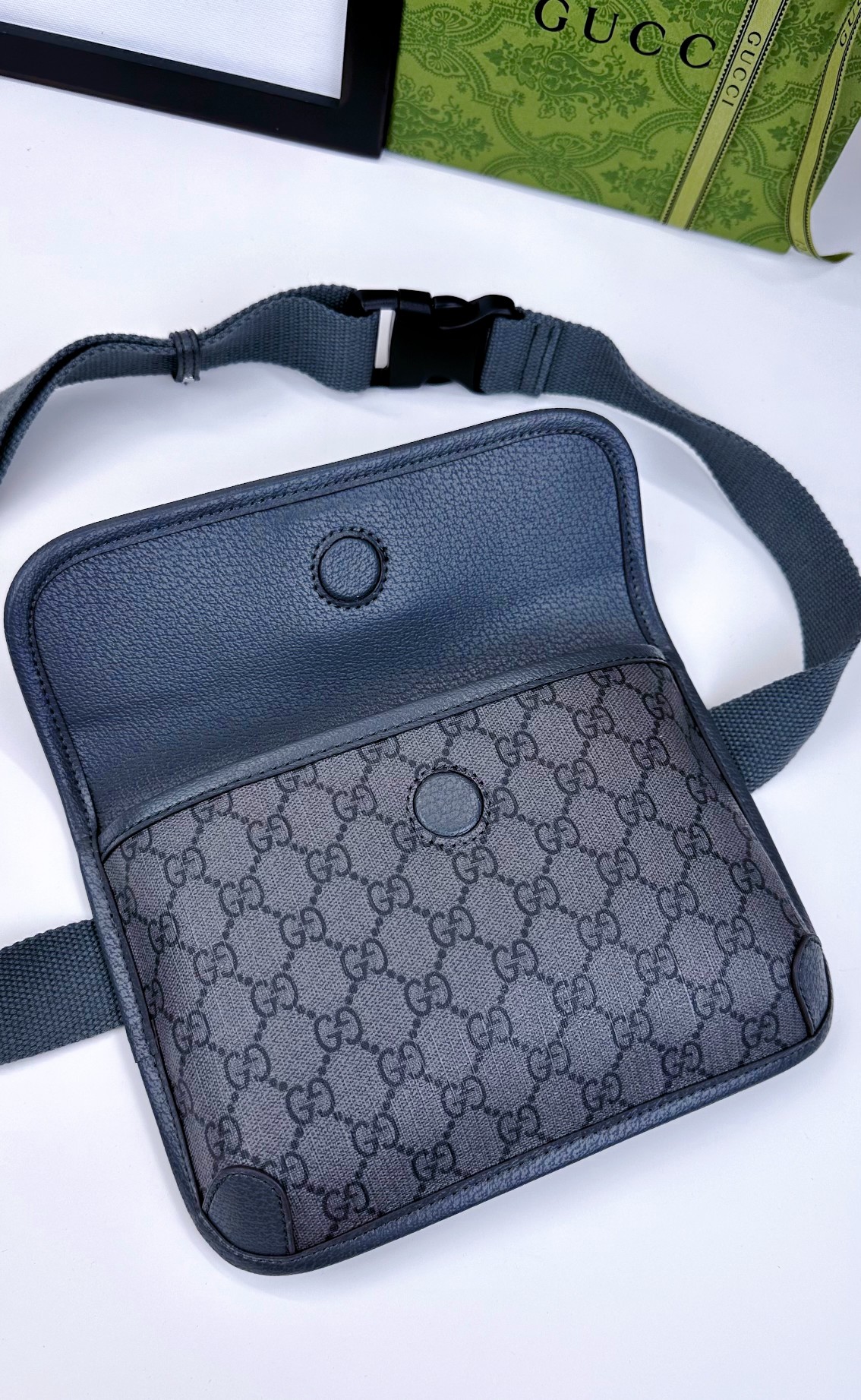 Gucci Ophidia GG小号腰包 - 現代的なデザインと伝統の融合