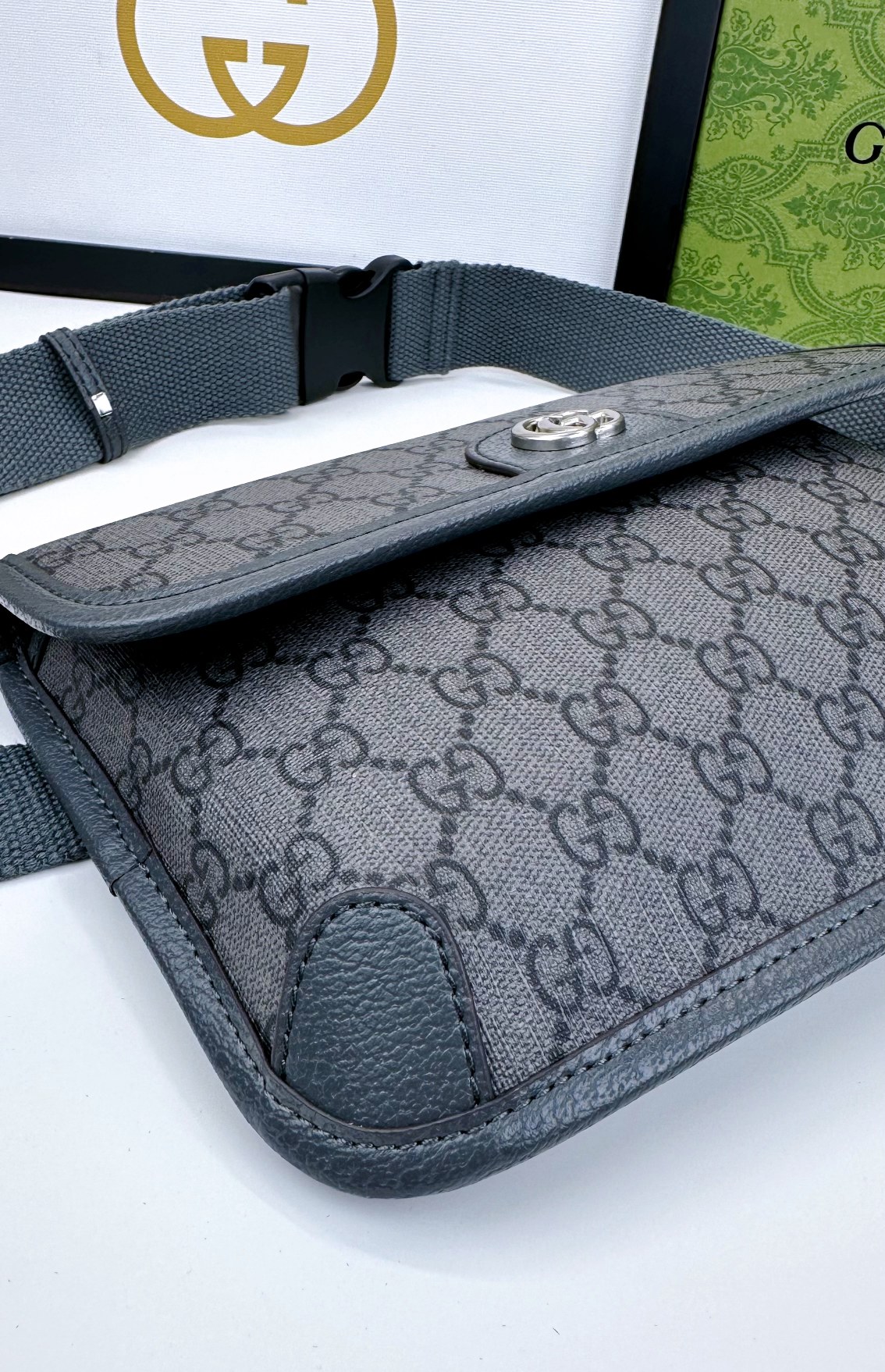 Gucci Ophidia GG小号腰包 - 現代的なデザインと伝統の融合