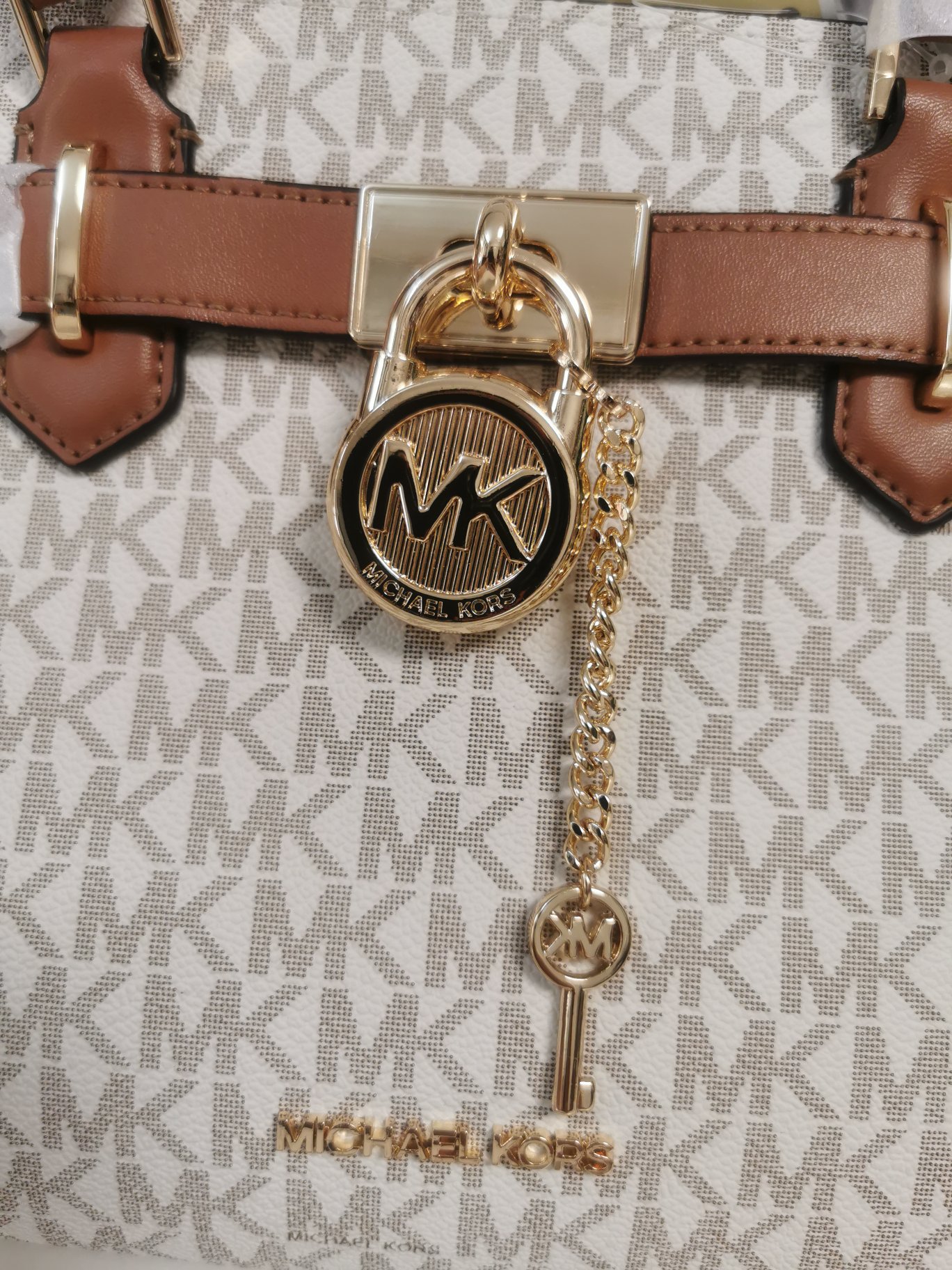 Michael Kors MK23年新款Hamilton小号锁头包，手提单肩斜挎包，前面配置独特 锁头非常有个性，小号尺寸25/20/11cm