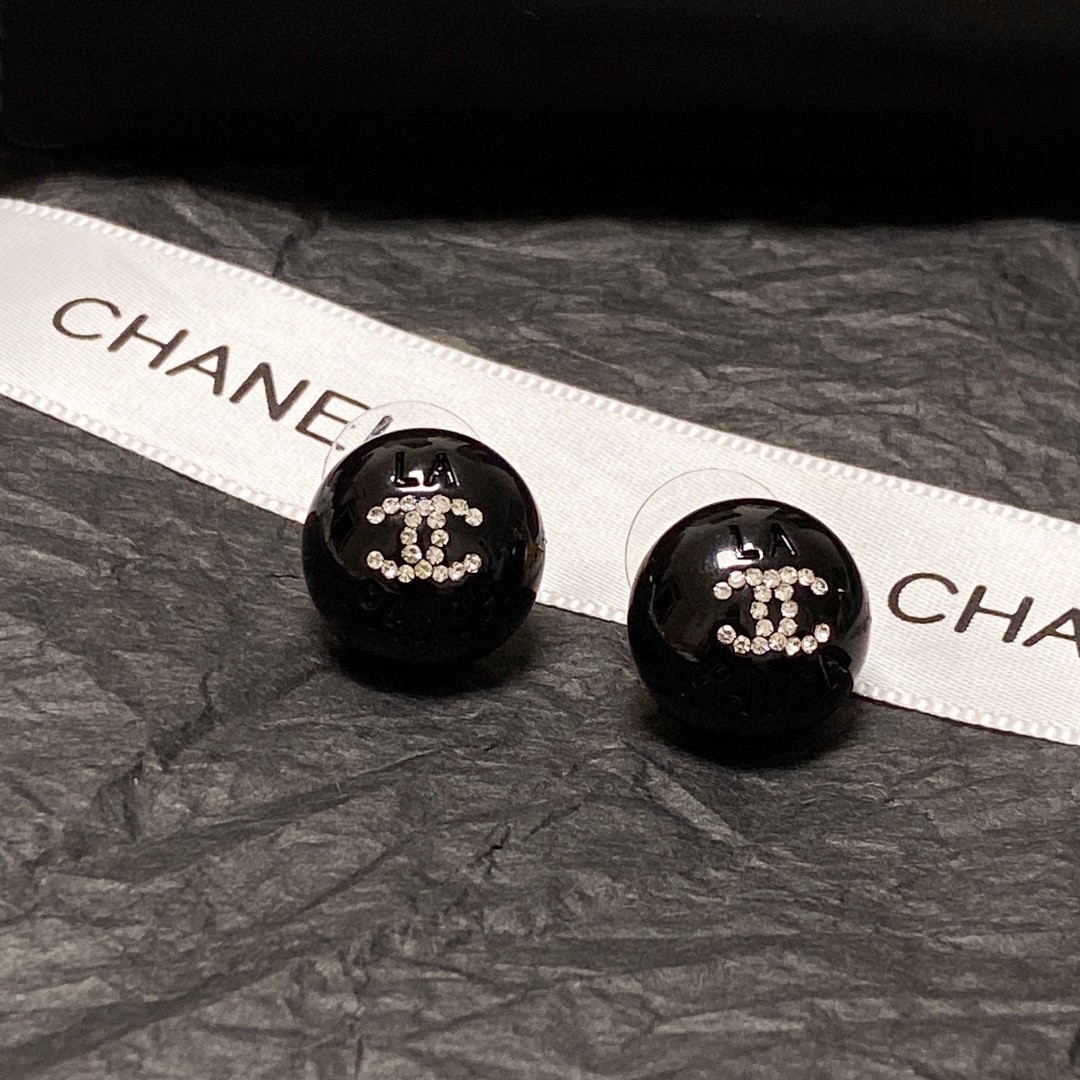 香奶奶Chanel微镶钻耳钉新品双C