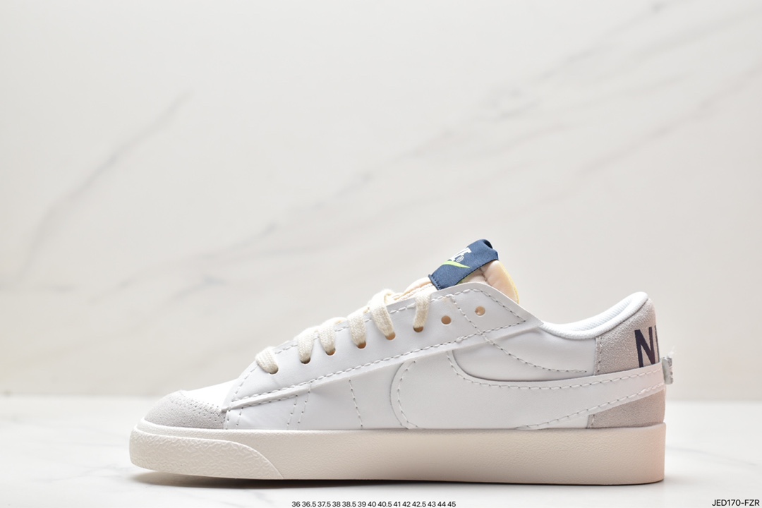 150 Nike Blazer Low '77 SE百搭单品 全新焕新升级经典 Blazer 鞋款，大号 Swoosh 突出新时代更加张扬的潮流感，对经典的又一次改良升级。大号 Swoosh 设计结合宽大鞋带，符合当下潮流意趣，橡胶外底融入凸起人字形底纹增添几分户外感觉 货号：DO9777-001 尺码：36 36.5 37.5 38 38.5 39 40 40.5 41 42 42.5 43 44 45 ID:JED170-FZR