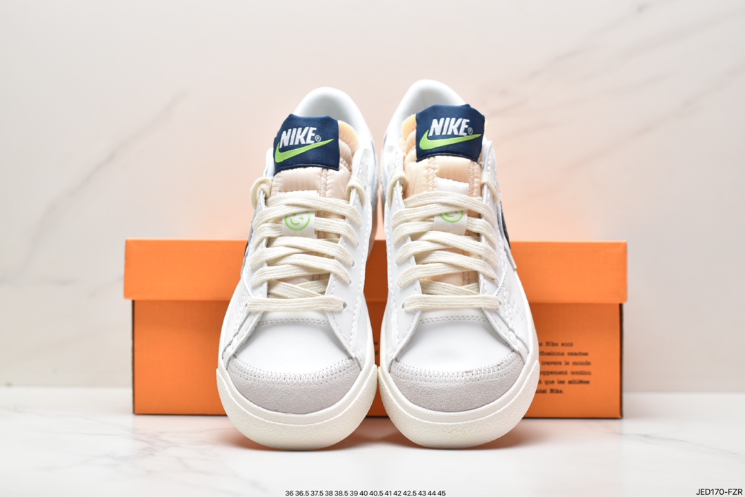 150 Nike Blazer Low '77 SE百搭单品 全新焕新升级经典 Blazer 鞋款，大号 Swoosh 突出新时代更加张扬的潮流感，对经典的又一次改良升级。大号 Swoosh 设计结合宽大鞋带，符合当下潮流意趣，橡胶外底融入凸起人字形底纹增添几分户外感觉 货号：DO9777-001 尺码：36 36.5 37.5 38 38.5 39 40 40.5 41 42 42.5 43 44 45 ID:JED170-FZR
