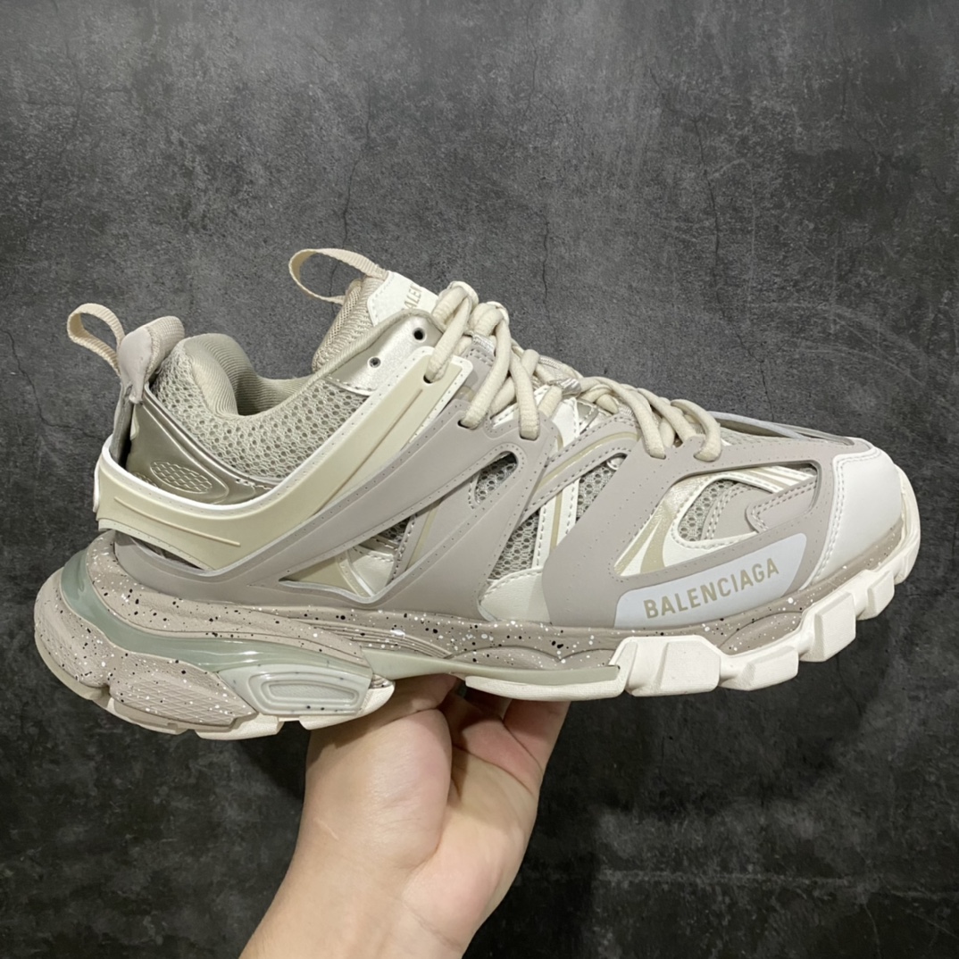 【VG版本】 巴黎世家3代系列 Balenciaga Track 3.0 低帮老爹鞋 奶茶棕n纯原版本 原装大盒 从里到外 一切百分百还原官方配置顶级专供碾压市面真标版本n整双鞋子从头到尾难度极高  原鞋购入开版n里里外外已攻破任何细节部位 韩国订单需求 无可挑剔 尺码：35 36 37 38 39 40 41 42 43 44 45 46-莆田鞋批发中心