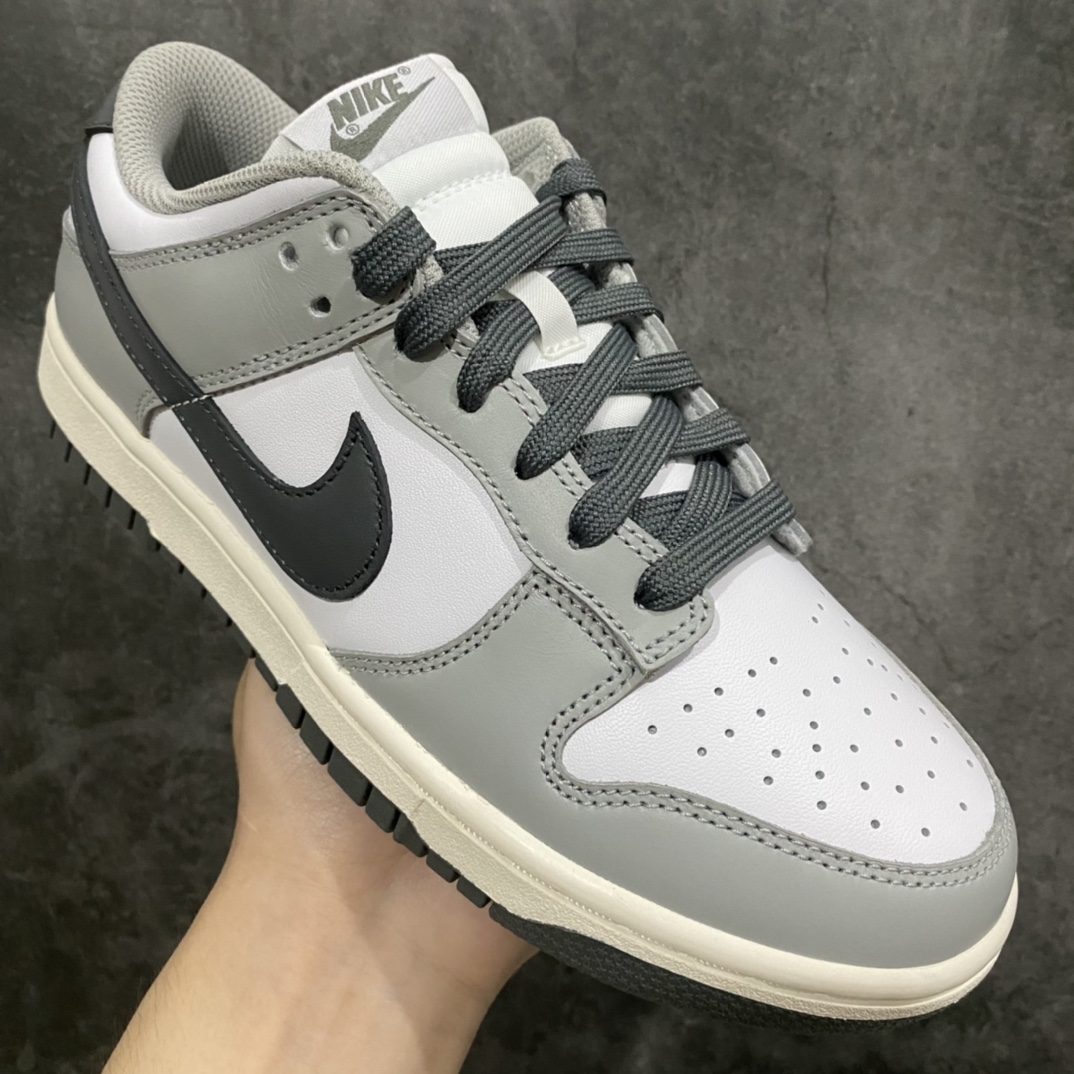 图片[3]-【M纯原】NK SB Dunk Low 白灰黑 DD1503-117圈内最强 高价零售首选版本独家原厂航空铝磨具打磨大底鞋头坡度极致还原 原盒原配 圈内天花板工艺原厂冲刀 超高清洁度 全鞋零毛边皮料切割 全套原楦原模倾力打造完美版型 采用原厂百宏鞋带以及原厂百宏织唛舌标 内标可供原厂几率过验 原厂中底布黄色点胶 原厂中底布拉帮走线遵循公司‼️nSIZE：36 36.5 37.5 38 38.5 39 40 40.5 41 42 42.5 43 44 44.5 45 46 47.5-莆田鞋批发中心