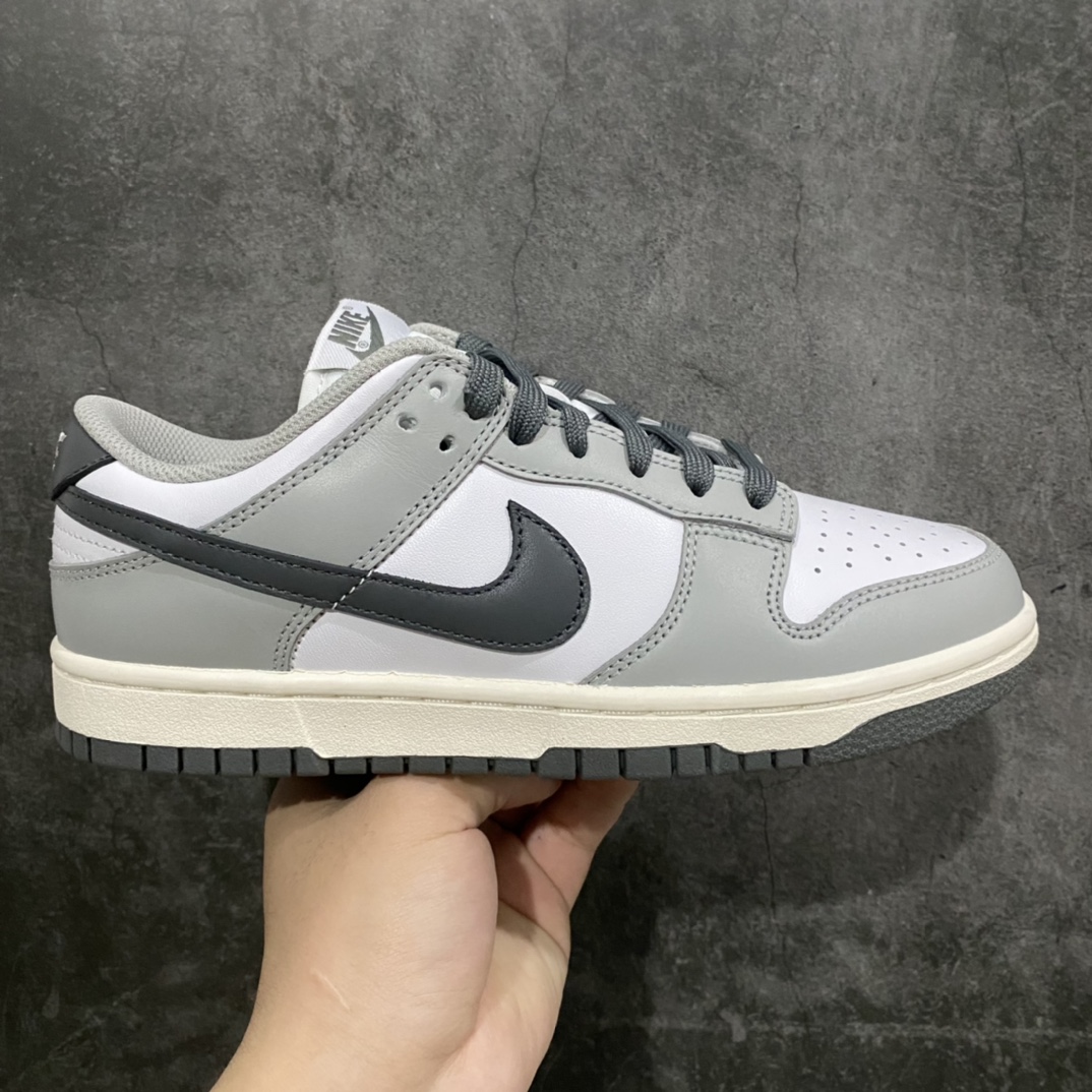 【M纯原】NK SB Dunk Low 白灰黑 DD1503-117圈内最强 高价零售首选版本独家原厂航空铝磨具打磨大底鞋头坡度极致还原 原盒原配 圈内天花板工艺原厂冲刀 超高清洁度 全鞋零毛边皮料切割 全套原楦原模倾力打造完美版型 采用原厂百宏鞋带以及原厂百宏织唛舌标 内标可供原厂几率过验 原厂中底布黄色点胶 原厂中底布拉帮走线遵循公司‼️nSIZE：36 36.5 37.5 38 38.5 39 40 40.5 41 42 42.5 43 44 44.5 45 46 47.5-莆田鞋批发中心