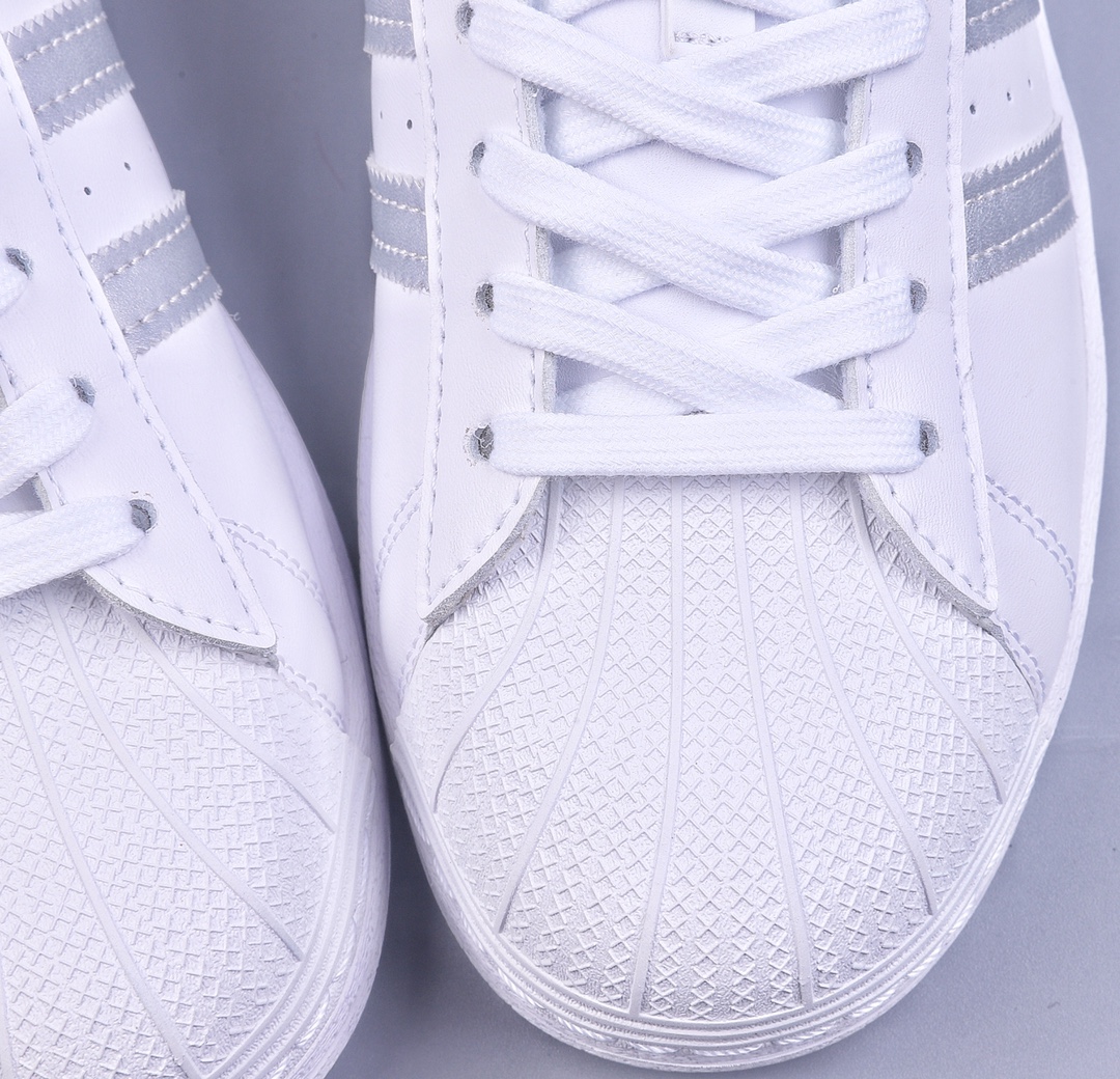 Adidas Originals Superstar uses new top layer stitching leather material HQ4256