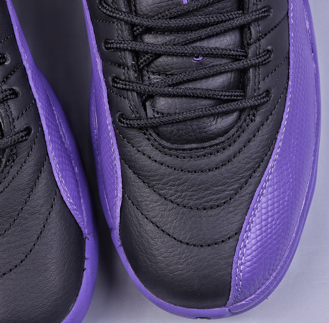 The entire Air Jordan 12 ”Stealth” shoe is made of top-layer leather CT8013-057