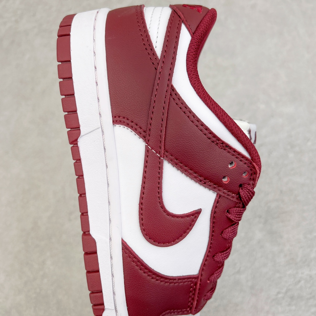 图片[6]-零售💰180 ＃KZ神版福利回馈‼NK Dunk Low \”Bordeaux\” 波尔多白酒红 DD1503-108 毫无疑问市场中端王者 全码福利开炸 长期补货价格一步到位 毫无疑问市场中端王者 实力大厂出品 新配色陆续开发 利润个位数只为口碑 全套原纸板楦头开发 确保原汁原味 完美呈现DUNK版型 一比一鞋头弧度高度鞋身弧度 此版本只针对中端市场 皮料材质有所更替 其他数据细节工艺流程均保持一致 绝不口嗨 细节品控鞋型随意对比 独家私模官方第六代原厂航空铝磨具打磨大底 鞋头坡度极致还原 无解鞋型 原盒原配 圈内天花板工艺 原厂玻璃冲刀 超高清洁度 全鞋零毛边皮料切割 原厂中底布点胶 中底布拉帮走线遵循公司 SIZE：36 36.5 37.5 38 38.5 39 40 40.5 41 42 42.5 43 44 44.5 45 46 47.5 编码：by1936080-运动鞋