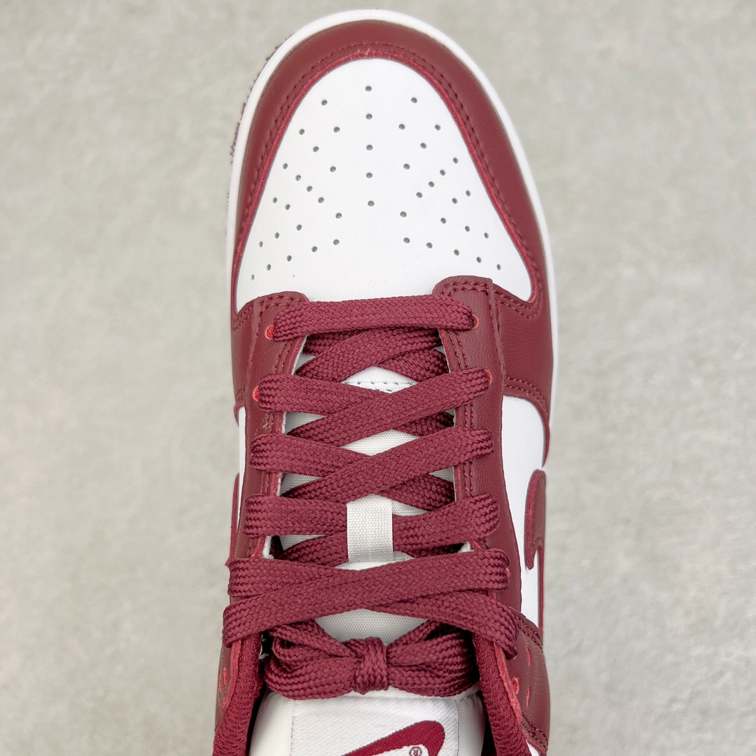 图片[4]-零售💰180 ＃KZ神版福利回馈‼NK Dunk Low \”Bordeaux\” 波尔多白酒红 DD1503-108 毫无疑问市场中端王者 全码福利开炸 长期补货价格一步到位 毫无疑问市场中端王者 实力大厂出品 新配色陆续开发 利润个位数只为口碑 全套原纸板楦头开发 确保原汁原味 完美呈现DUNK版型 一比一鞋头弧度高度鞋身弧度 此版本只针对中端市场 皮料材质有所更替 其他数据细节工艺流程均保持一致 绝不口嗨 细节品控鞋型随意对比 独家私模官方第六代原厂航空铝磨具打磨大底 鞋头坡度极致还原 无解鞋型 原盒原配 圈内天花板工艺 原厂玻璃冲刀 超高清洁度 全鞋零毛边皮料切割 原厂中底布点胶 中底布拉帮走线遵循公司 SIZE：36 36.5 37.5 38 38.5 39 40 40.5 41 42 42.5 43 44 44.5 45 46 47.5 编码：by1936080-运动鞋