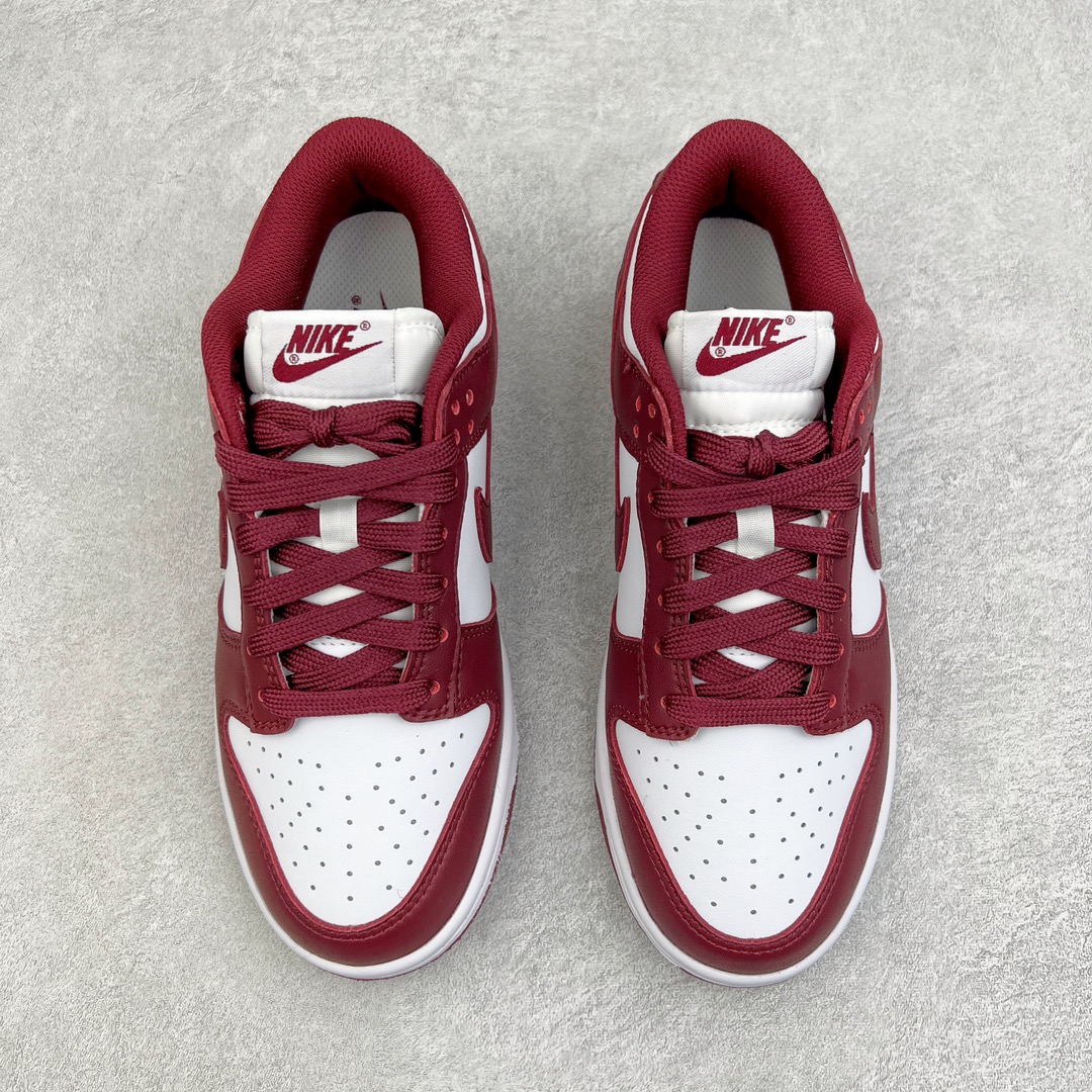 图片[2]-零售💰180 ＃KZ神版福利回馈‼NK Dunk Low \”Bordeaux\” 波尔多白酒红 DD1503-108 毫无疑问市场中端王者 全码福利开炸 长期补货价格一步到位 毫无疑问市场中端王者 实力大厂出品 新配色陆续开发 利润个位数只为口碑 全套原纸板楦头开发 确保原汁原味 完美呈现DUNK版型 一比一鞋头弧度高度鞋身弧度 此版本只针对中端市场 皮料材质有所更替 其他数据细节工艺流程均保持一致 绝不口嗨 细节品控鞋型随意对比 独家私模官方第六代原厂航空铝磨具打磨大底 鞋头坡度极致还原 无解鞋型 原盒原配 圈内天花板工艺 原厂玻璃冲刀 超高清洁度 全鞋零毛边皮料切割 原厂中底布点胶 中底布拉帮走线遵循公司 SIZE：36 36.5 37.5 38 38.5 39 40 40.5 41 42 42.5 43 44 44.5 45 46 47.5 编码：by1936080-运动鞋