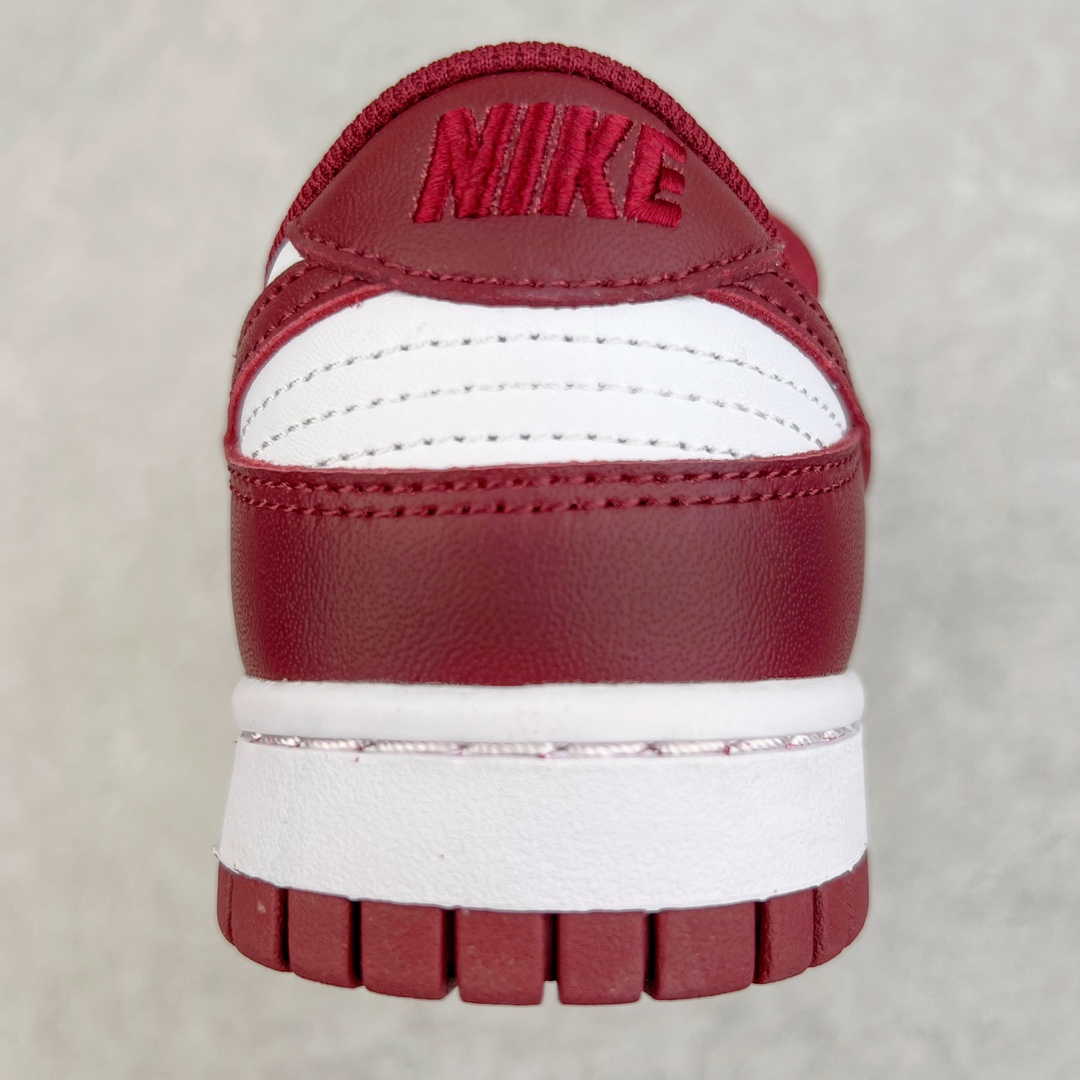 图片[8]-零售💰180 ＃KZ神版福利回馈‼NK Dunk Low \”Bordeaux\” 波尔多白酒红 DD1503-108 毫无疑问市场中端王者 全码福利开炸 长期补货价格一步到位 毫无疑问市场中端王者 实力大厂出品 新配色陆续开发 利润个位数只为口碑 全套原纸板楦头开发 确保原汁原味 完美呈现DUNK版型 一比一鞋头弧度高度鞋身弧度 此版本只针对中端市场 皮料材质有所更替 其他数据细节工艺流程均保持一致 绝不口嗨 细节品控鞋型随意对比 独家私模官方第六代原厂航空铝磨具打磨大底 鞋头坡度极致还原 无解鞋型 原盒原配 圈内天花板工艺 原厂玻璃冲刀 超高清洁度 全鞋零毛边皮料切割 原厂中底布点胶 中底布拉帮走线遵循公司 SIZE：36 36.5 37.5 38 38.5 39 40 40.5 41 42 42.5 43 44 44.5 45 46 47.5 编码：by1936080-运动鞋