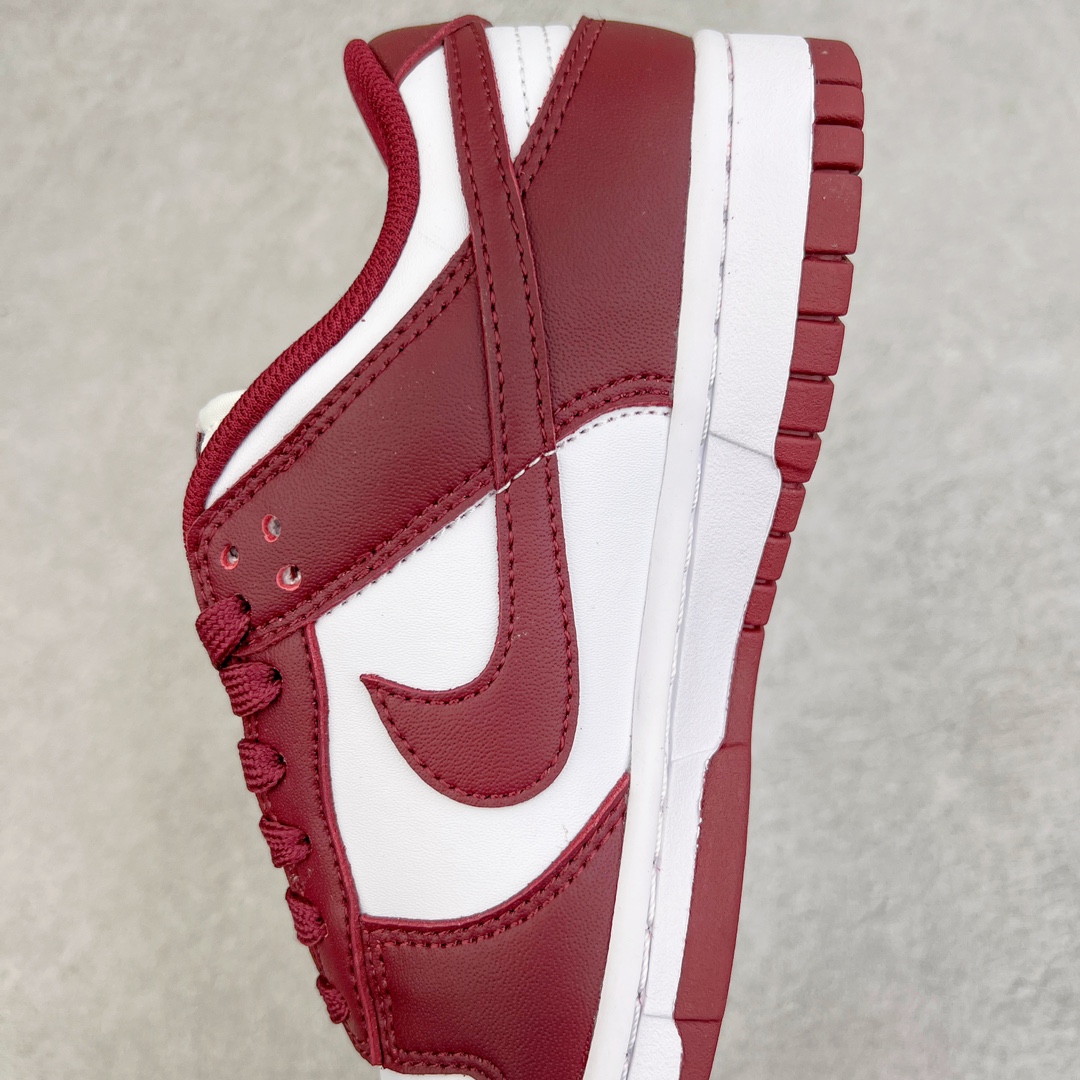 图片[7]-零售💰180 ＃KZ神版福利回馈‼NK Dunk Low \”Bordeaux\” 波尔多白酒红 DD1503-108 毫无疑问市场中端王者 全码福利开炸 长期补货价格一步到位 毫无疑问市场中端王者 实力大厂出品 新配色陆续开发 利润个位数只为口碑 全套原纸板楦头开发 确保原汁原味 完美呈现DUNK版型 一比一鞋头弧度高度鞋身弧度 此版本只针对中端市场 皮料材质有所更替 其他数据细节工艺流程均保持一致 绝不口嗨 细节品控鞋型随意对比 独家私模官方第六代原厂航空铝磨具打磨大底 鞋头坡度极致还原 无解鞋型 原盒原配 圈内天花板工艺 原厂玻璃冲刀 超高清洁度 全鞋零毛边皮料切割 原厂中底布点胶 中底布拉帮走线遵循公司 SIZE：36 36.5 37.5 38 38.5 39 40 40.5 41 42 42.5 43 44 44.5 45 46 47.5 编码：by1936080-运动鞋