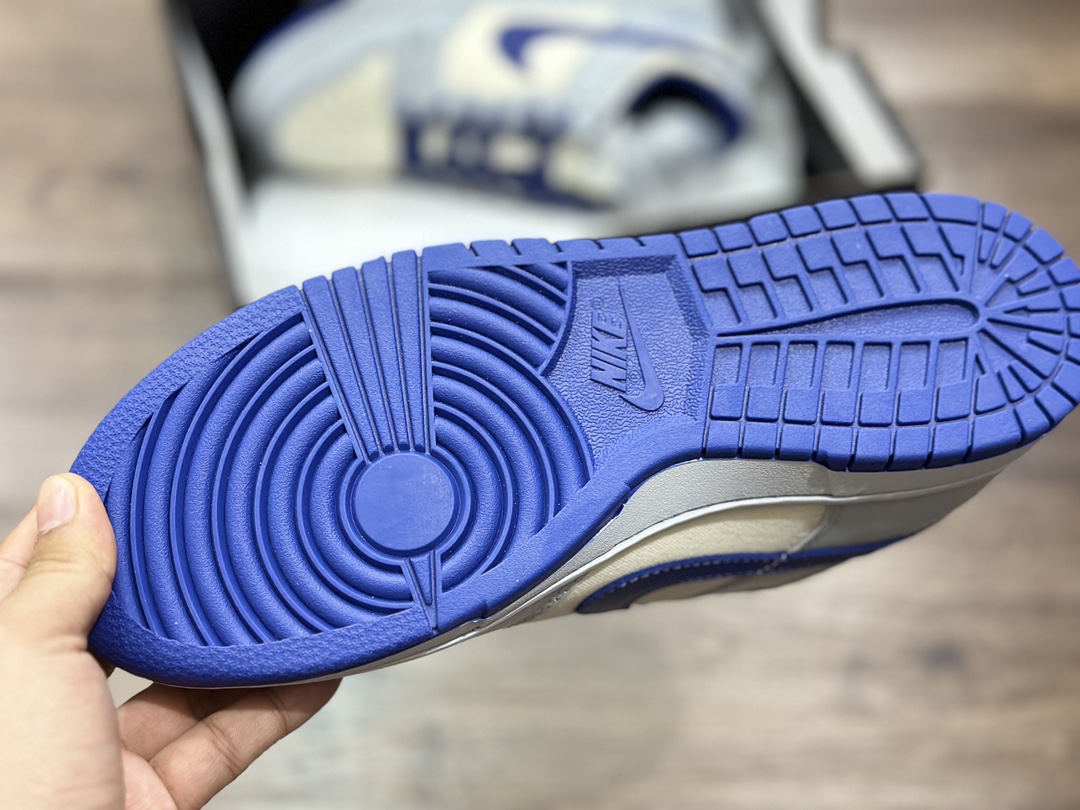 240 NIKE SB Dunk Low 低帮休闲运动鞋 FC1688-104