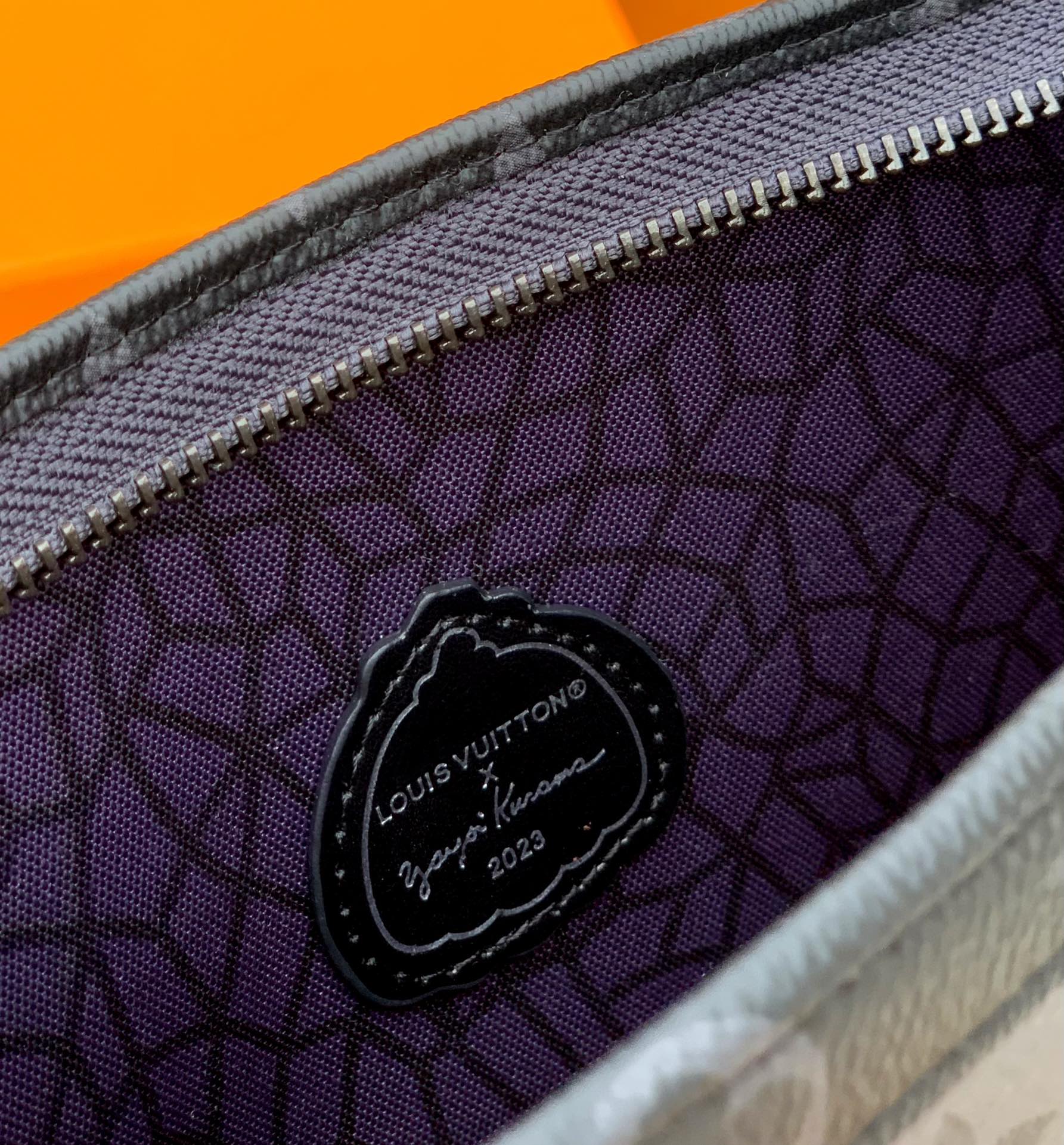 🌼 m81972尺寸 22×14.5×4.5cm香港贸易公司订单！LV x YK Gaston 男款二合