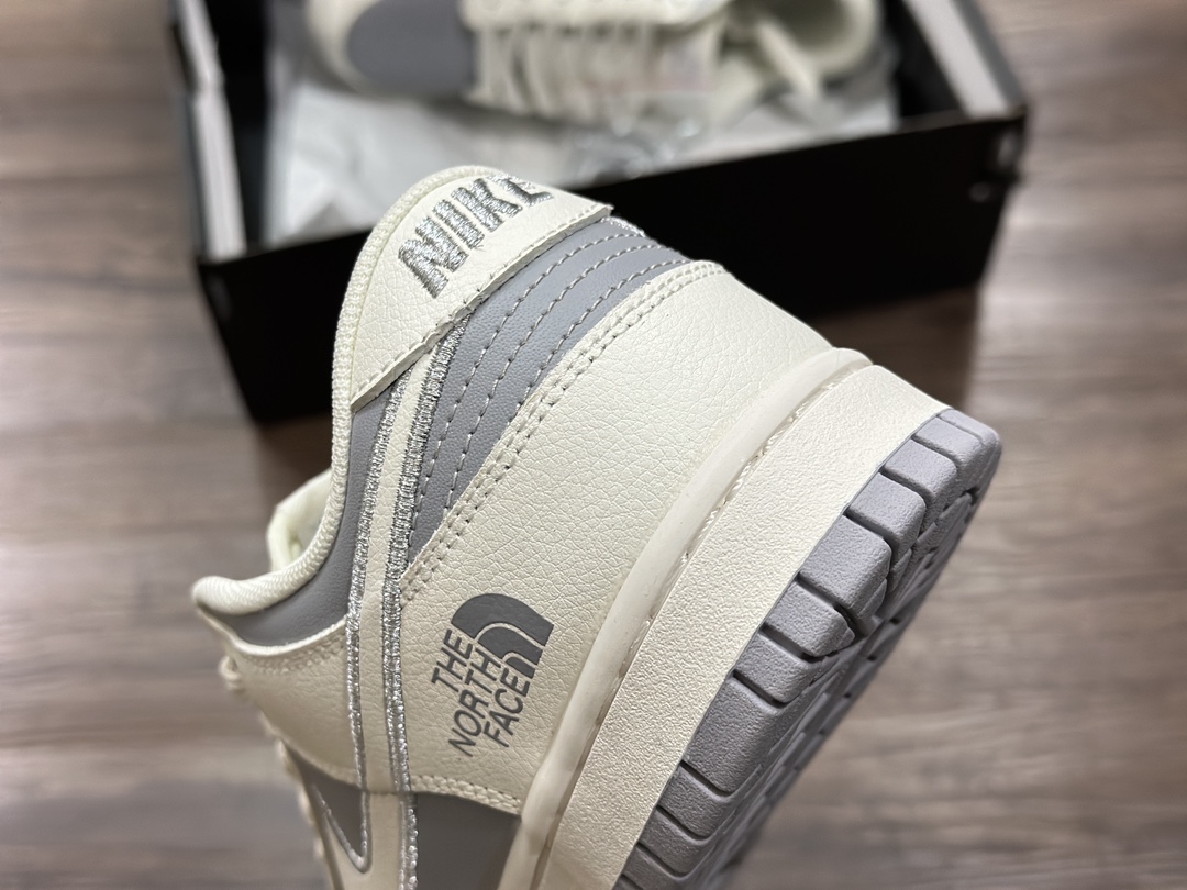 240 NIKE SB Dunk Low 低帮休闲运动鞋 XD1688-005