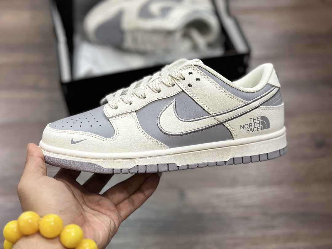 240 NIKE SB Dunk Low 低帮休闲运动鞋 XD1688-005