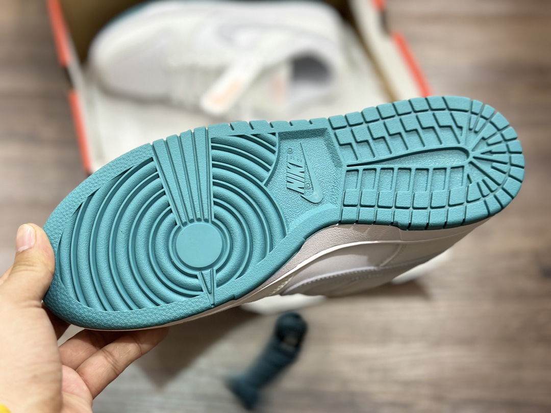 220 NIKE SB Dunk Low 低帮休闲运动鞋 FD9911-101
