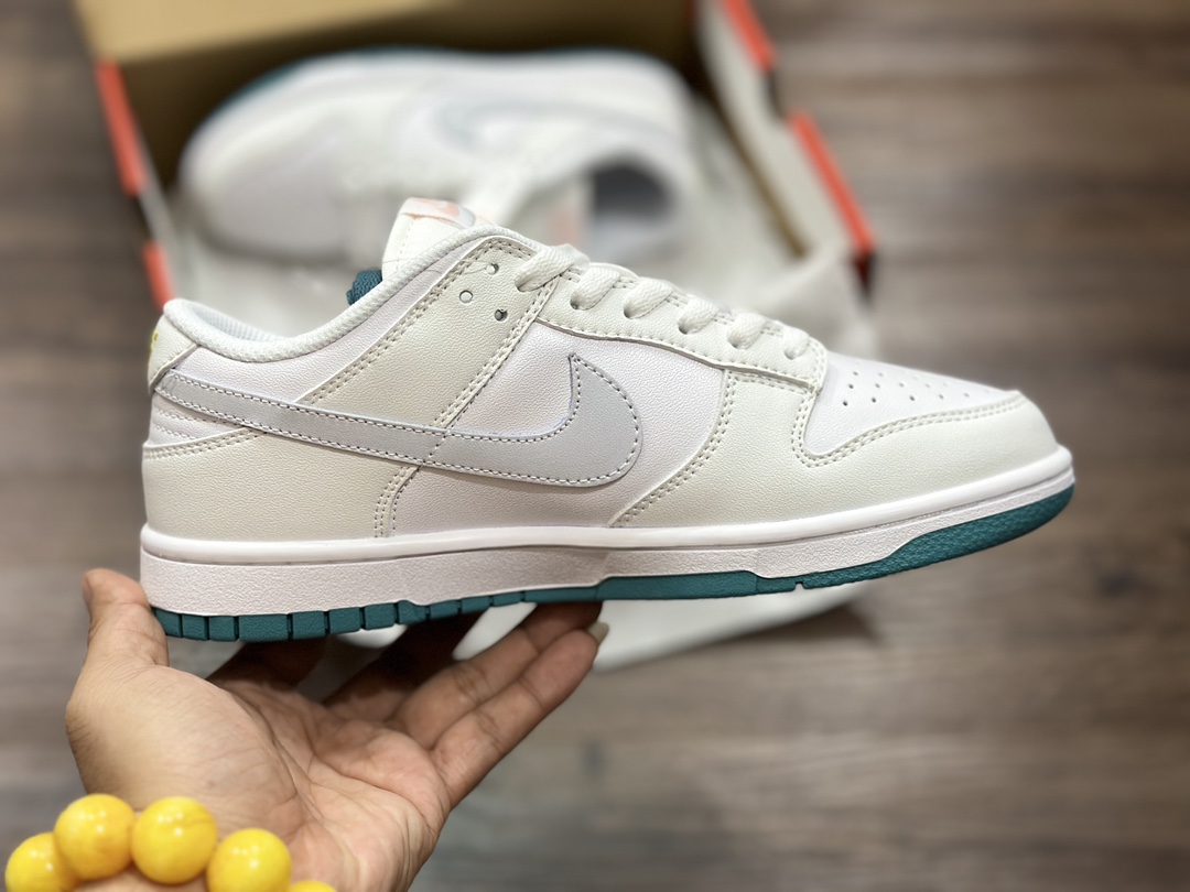 220 NIKE SB Dunk Low 低帮休闲运动鞋 FD9911-101