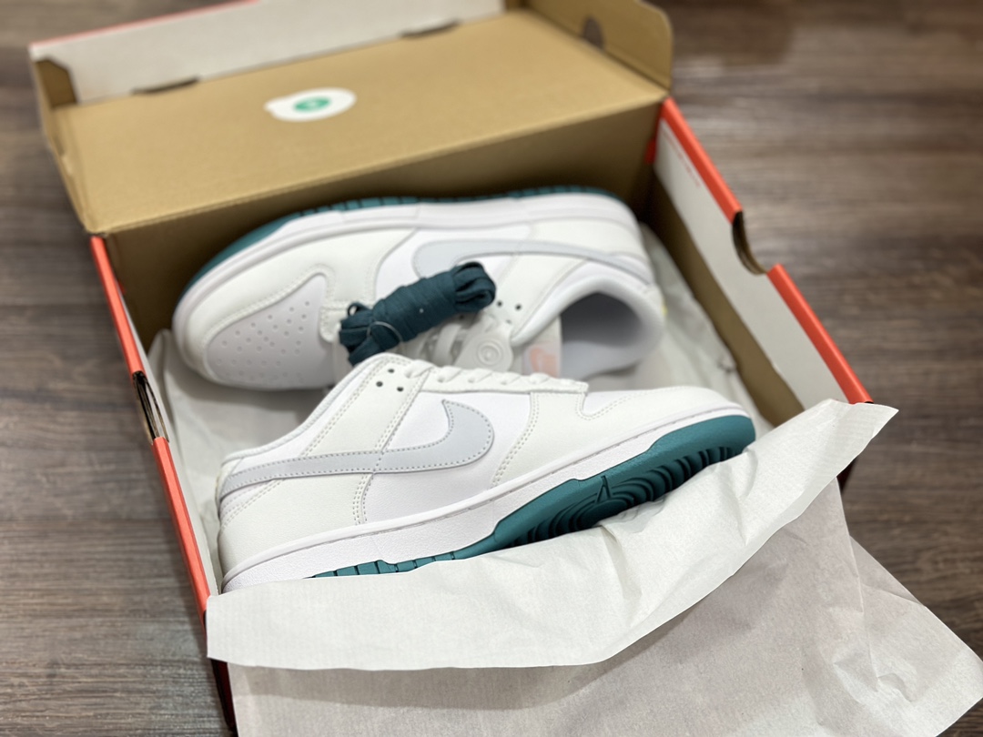 220 NIKE SB Dunk Low 低帮休闲运动鞋 FD9911-101