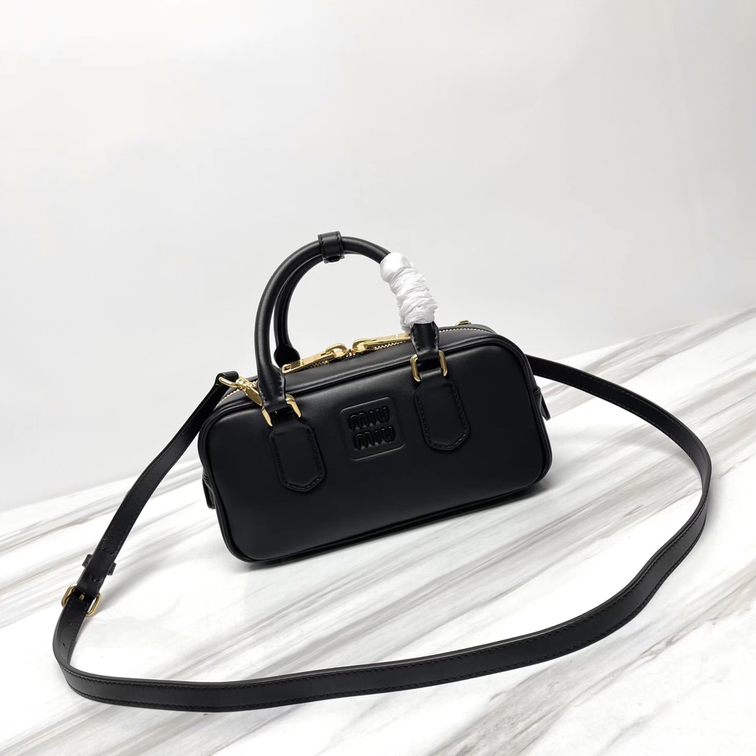 P630 fábrica original Miumiu 5BB142 nuevo bolso bowling, promocionado en la web oficial, este año definitivamente estil…