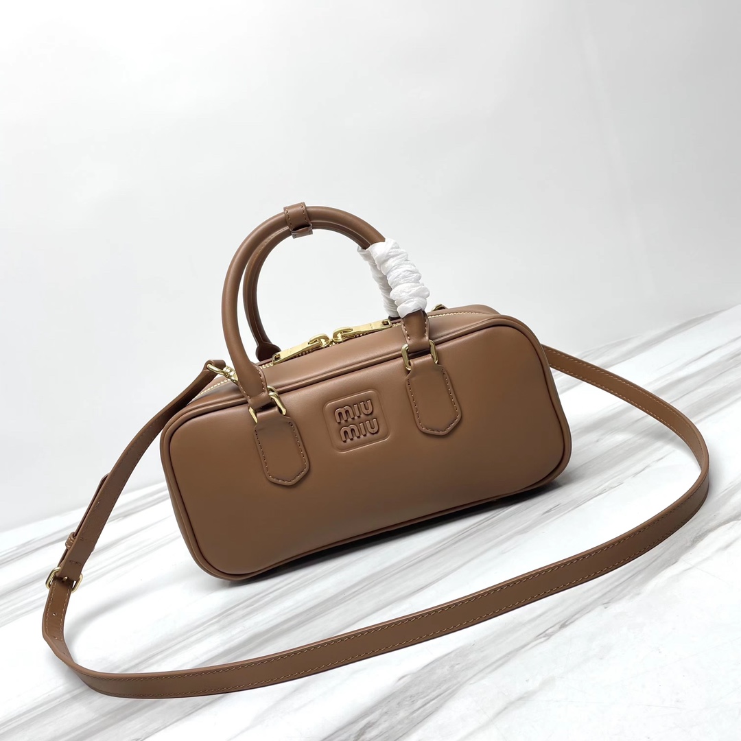 P700 large size 27 original leather Miumiu 5BB148, M's new bowling bag, official website main push, absolutely hot styl…