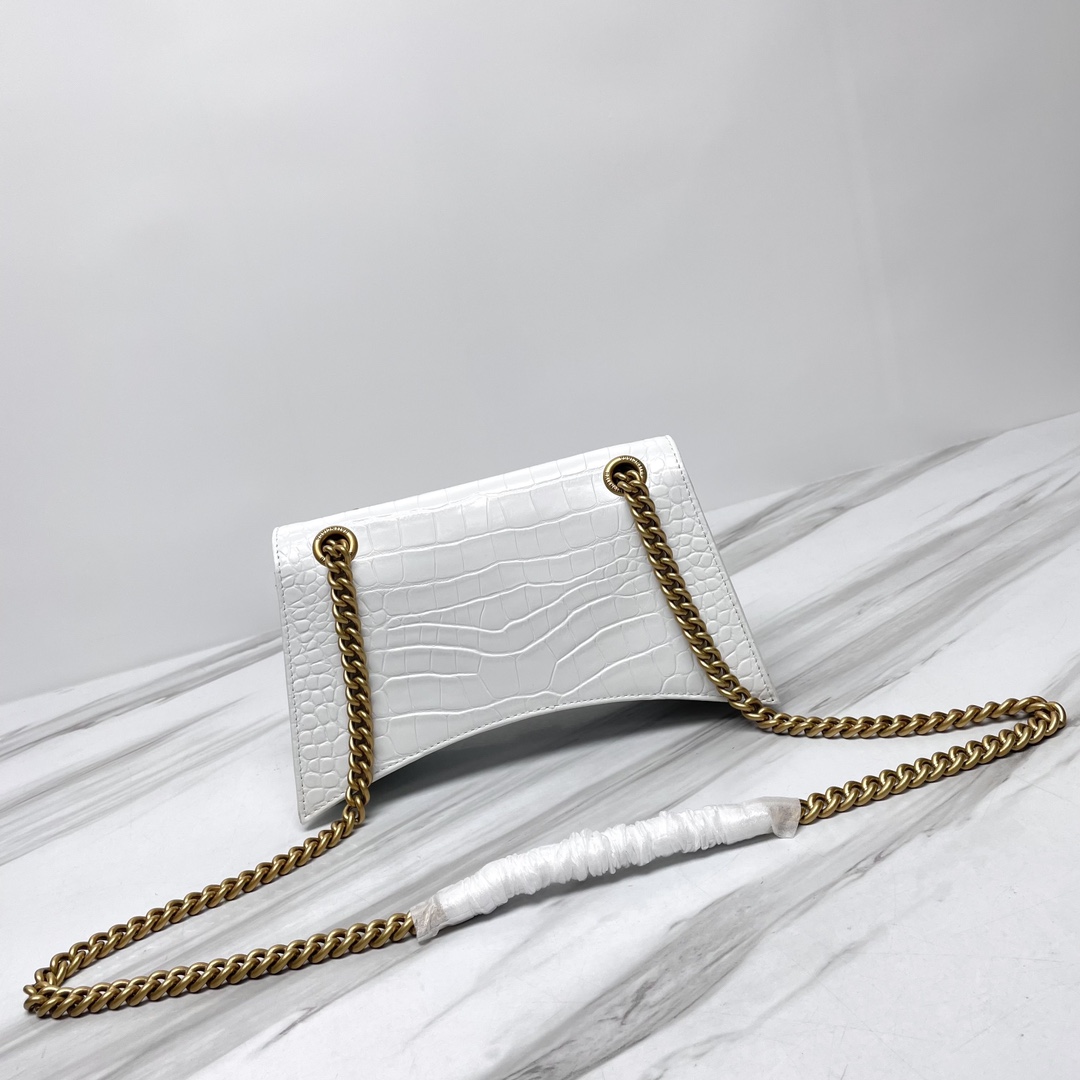 The Hourglass bag has a new face again 5