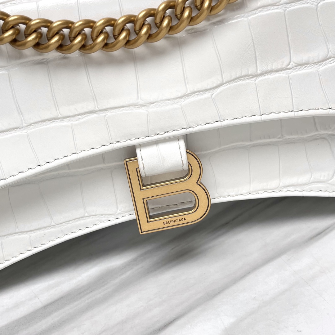 The Hourglass bag has a new face again 2