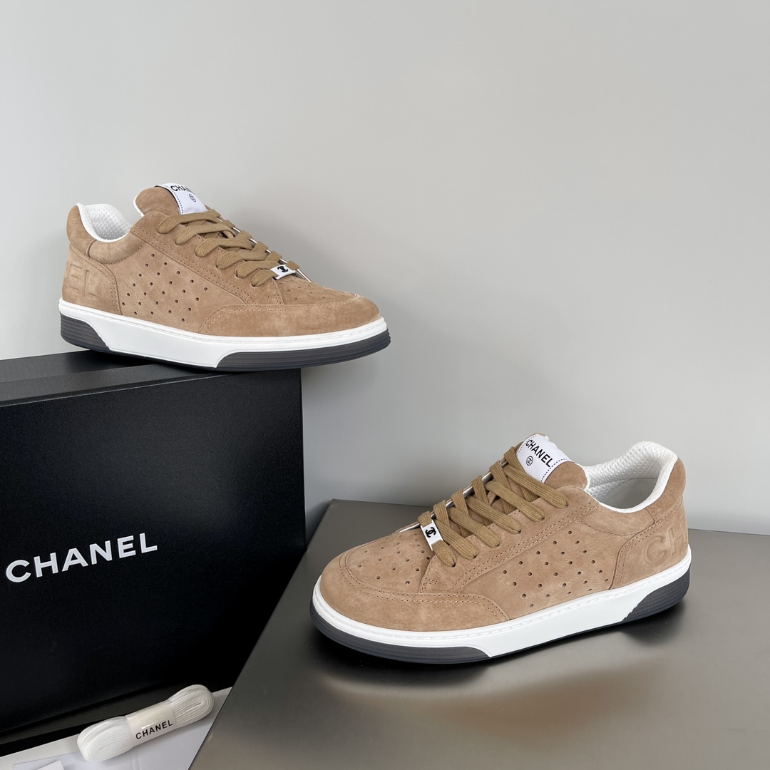 Precio real Chanel/Chanel Los nuevos zapatos deportivos casuales de cuero para hombre de Chanel están hechos de piel de…