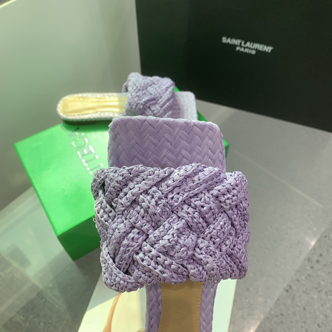 Bottega Veneta Hand-Woven Flat Shoes: Comfortable, Stylish, and Expensive - 图片 8