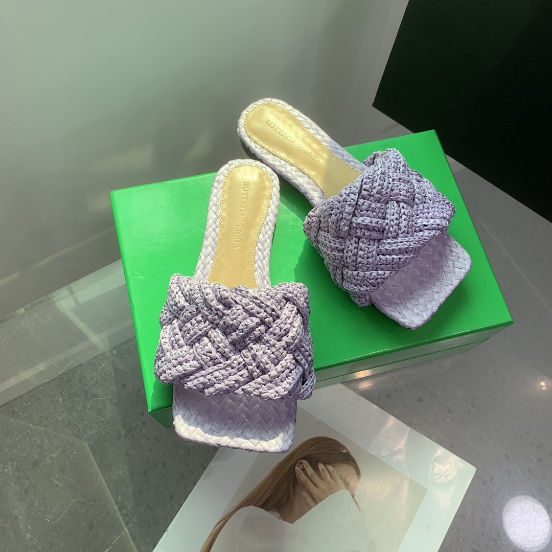 Bottega Veneta Hand-Woven Flat Shoes: Comfortable, Stylish, and Expensive - 图片 2
