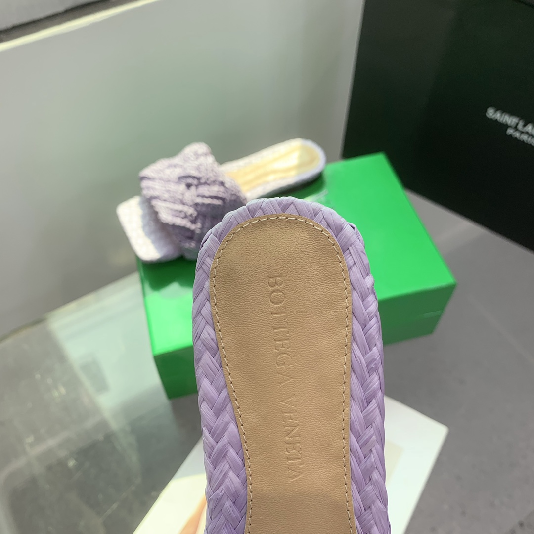 Bottega Veneta Hand-Woven Flat Shoes: Comfortable, Stylish, and Expensive - 图片 7