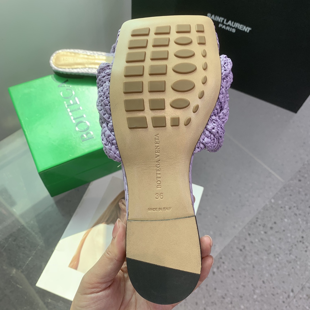 Bottega Veneta Hand-Woven Flat Shoes: Comfortable, Stylish, and Expensive - 图片 9