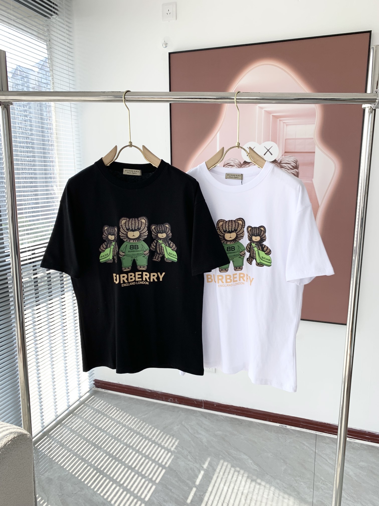 @P85💥 Burberry primavera y verano mismo estilo para hombres y mujeres👫Camiseta de manga corta de último pedido comerc…