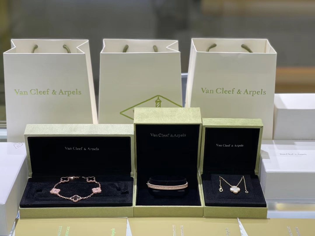 Van Cleef & Arpels 当你还在观望