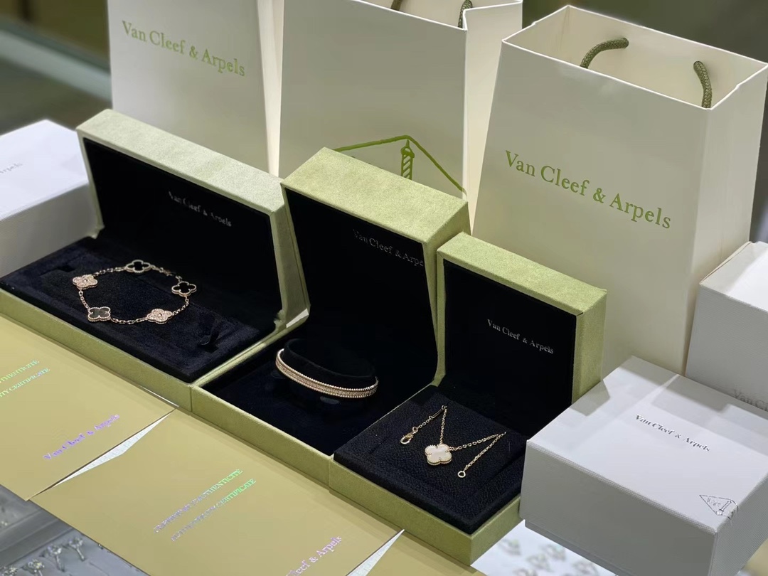 Van Cleef & Arpels 当你还在观望