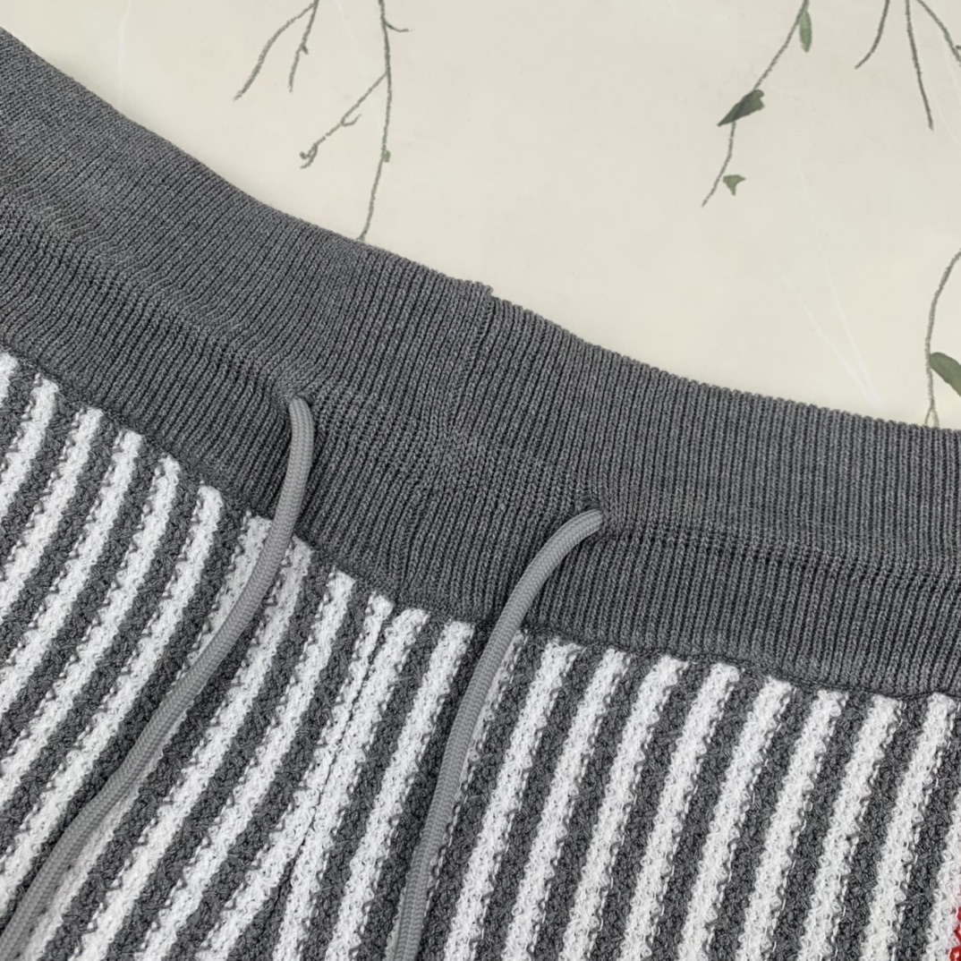 2024SS Tom Brown: Custom Knit Shorts with Muscular Knitting and Stylish Design - 图片 4